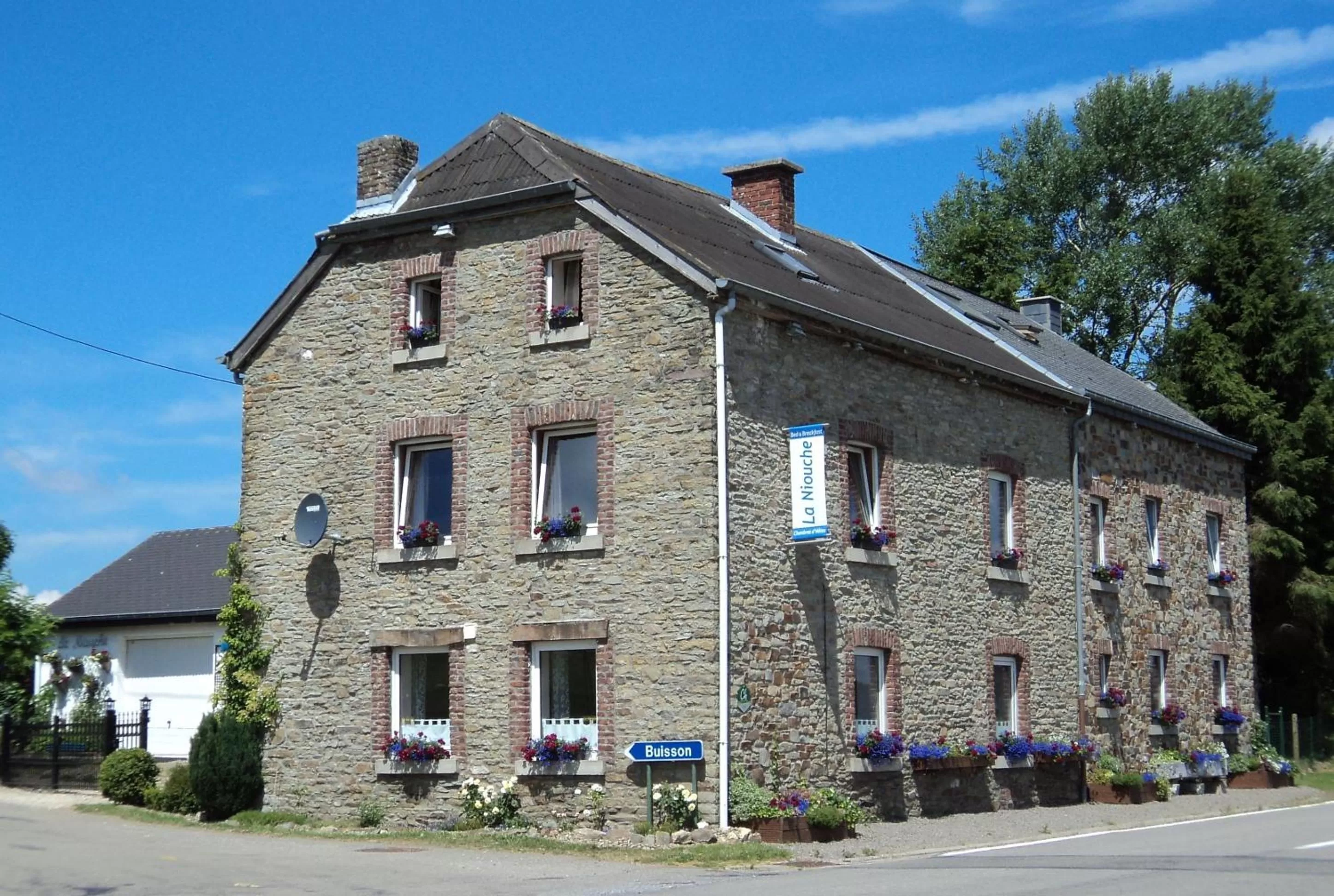 Property building in B&B La Niouche