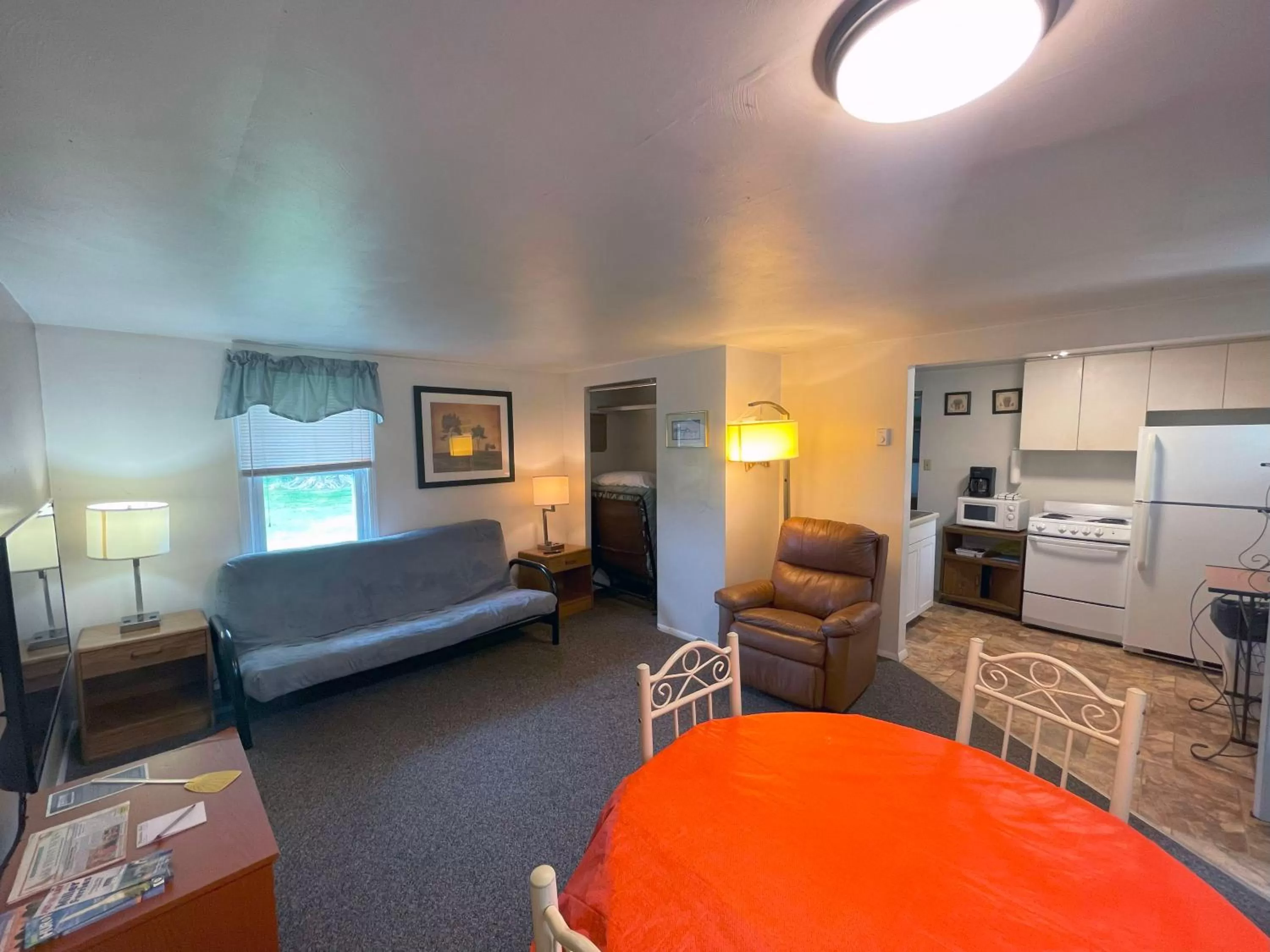 Bed in Plantation Motel