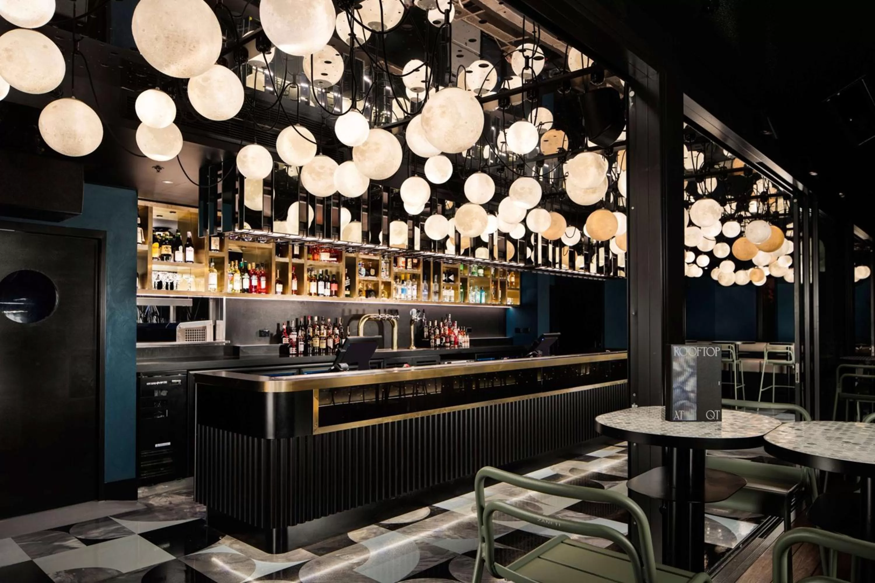 Lounge or bar in QT Newcastle