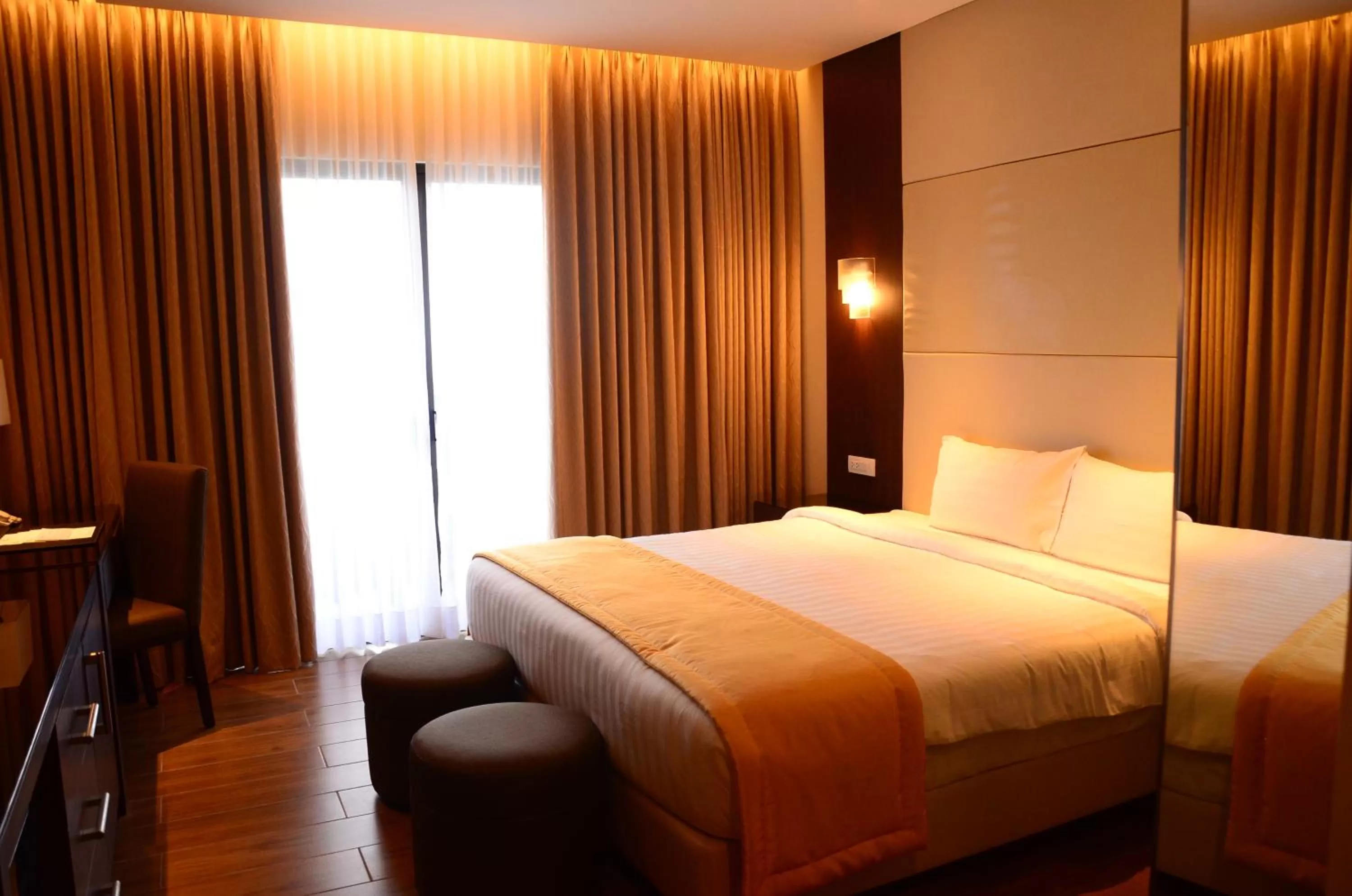 Bedroom, Bed in Hotel Monticello Tagaytay