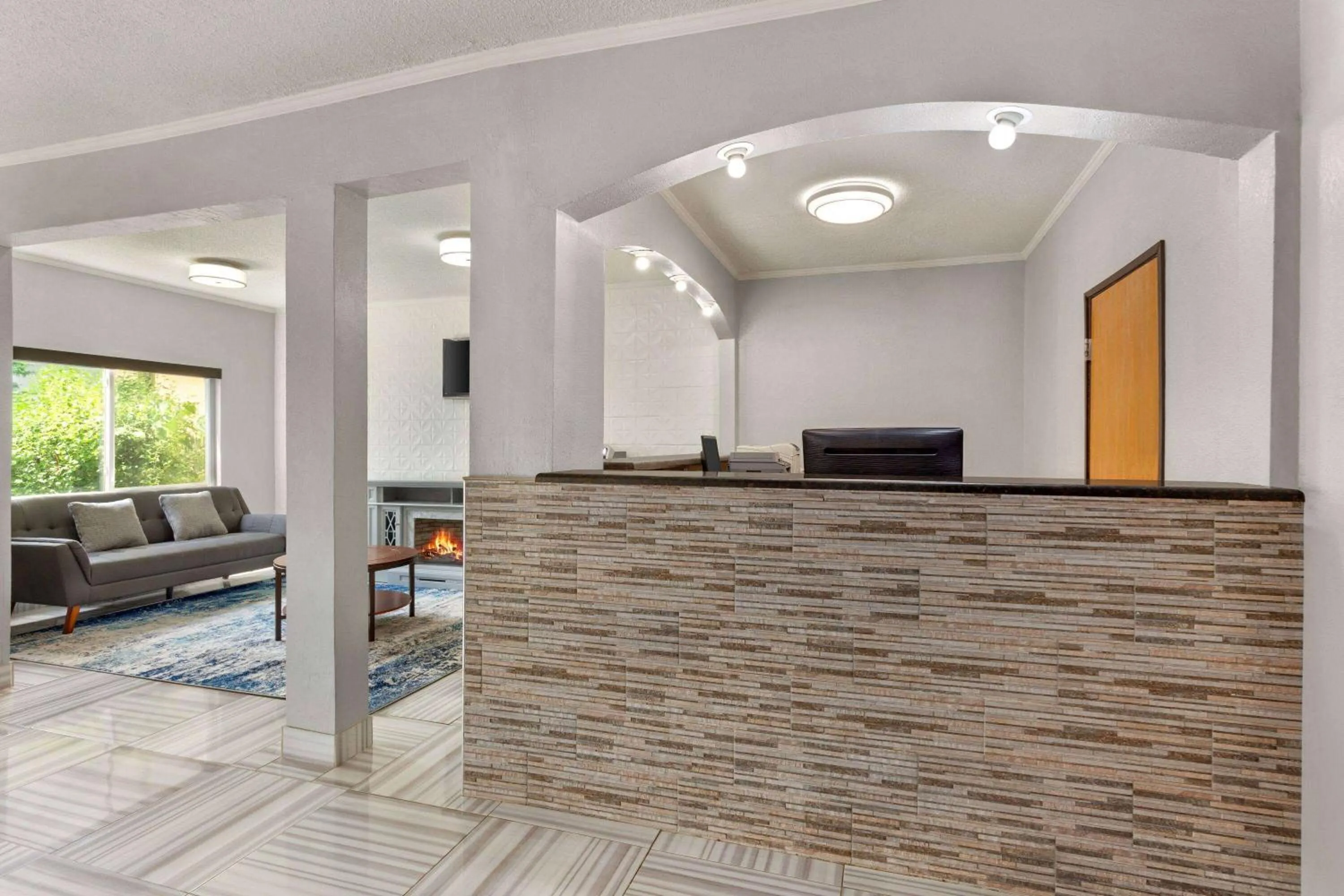 Lobby or reception in Days Inn by Wyndham Kansas City International Airport