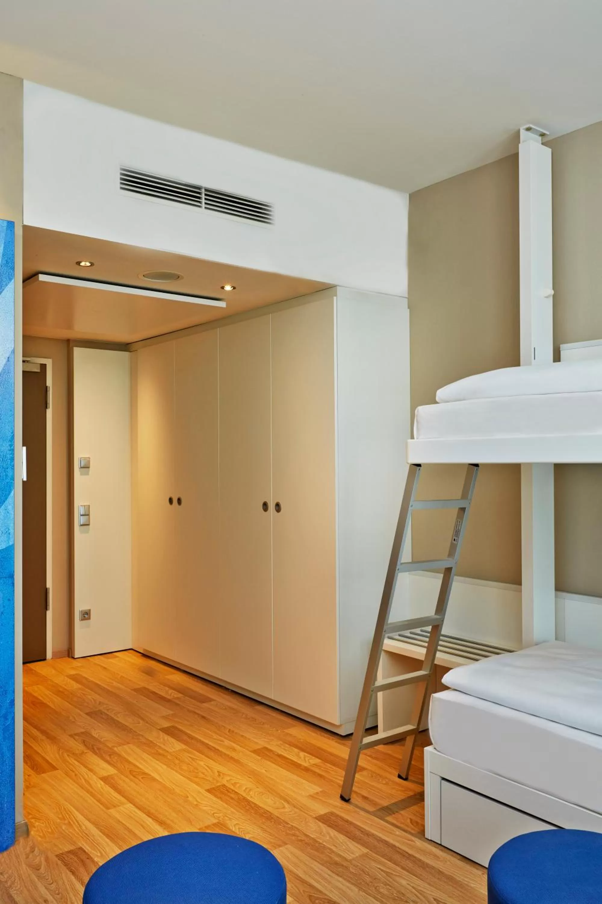 Photo of the whole room, Bed in H2 Hotel München Messe