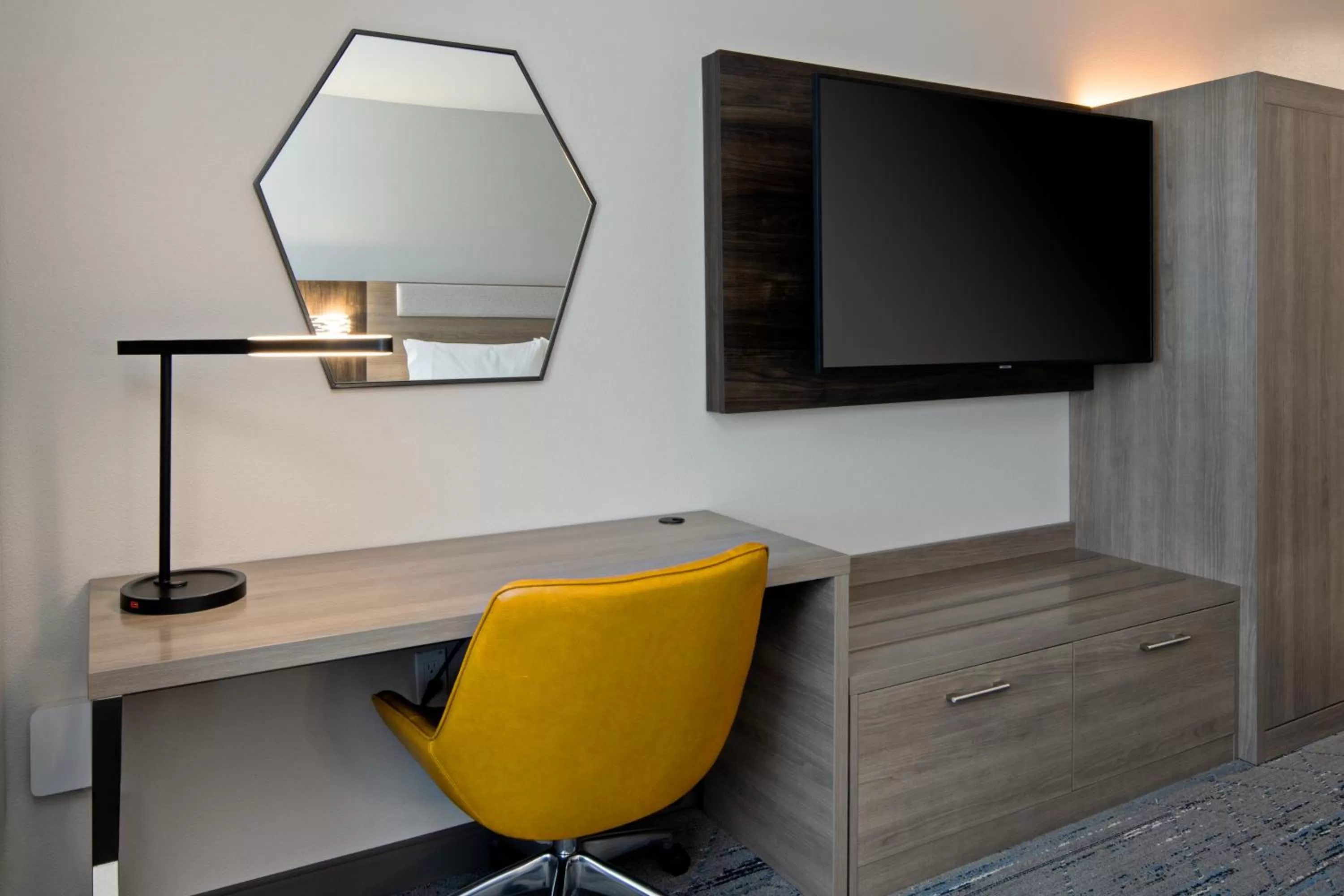 TV and multimedia in Holiday Inn Express & Suites - Valencia - Santa Clarita by IHG