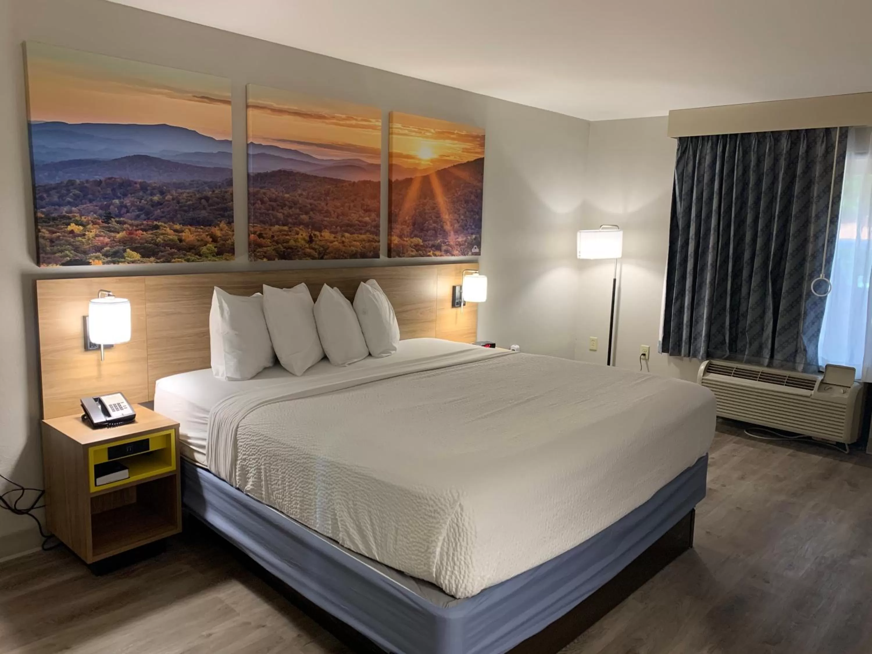 Property building, Bed in Days Inn by Wyndham Atlanta Stone Mountain