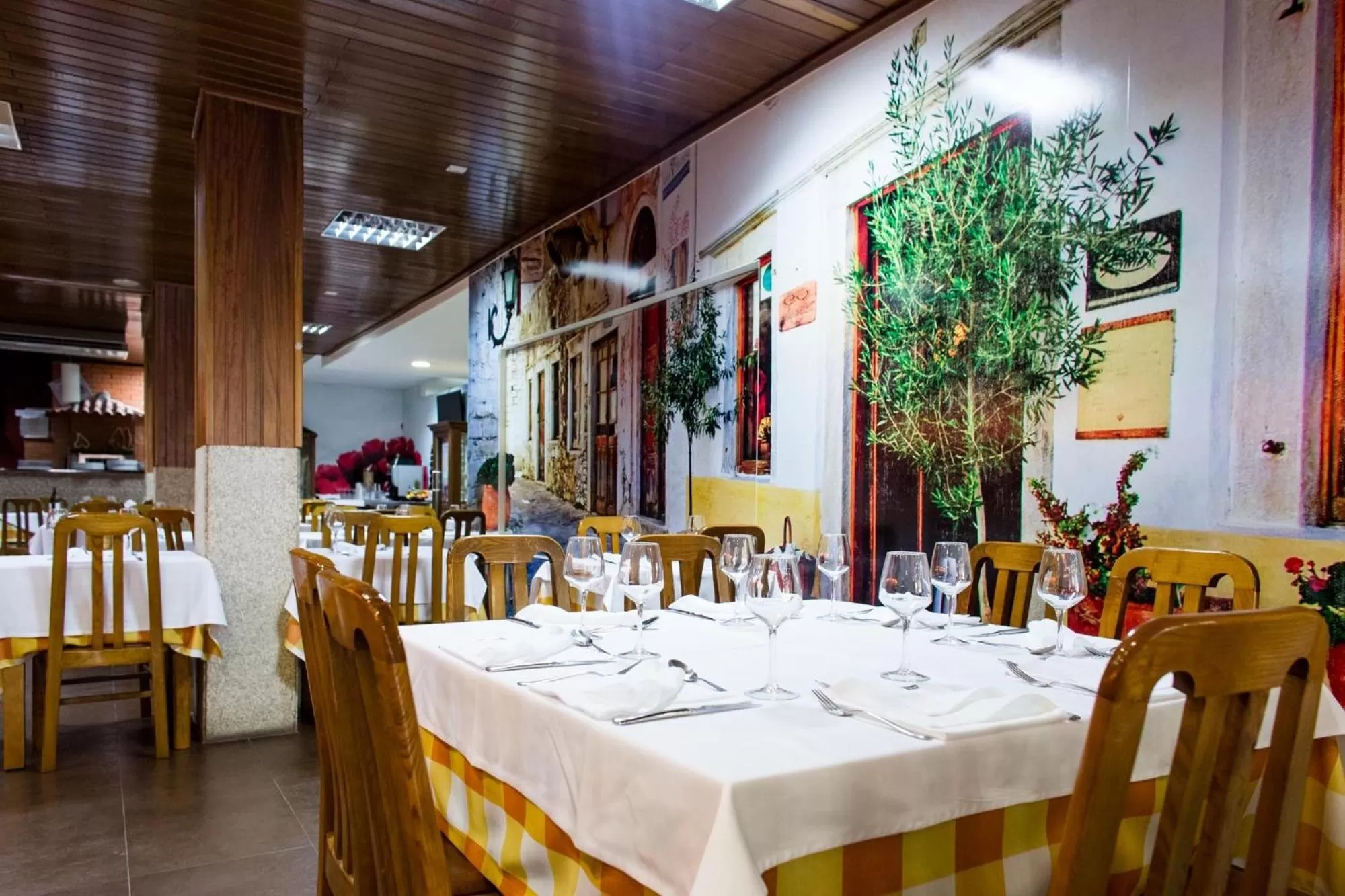 Restaurant/places to eat in Hotel Tulipa