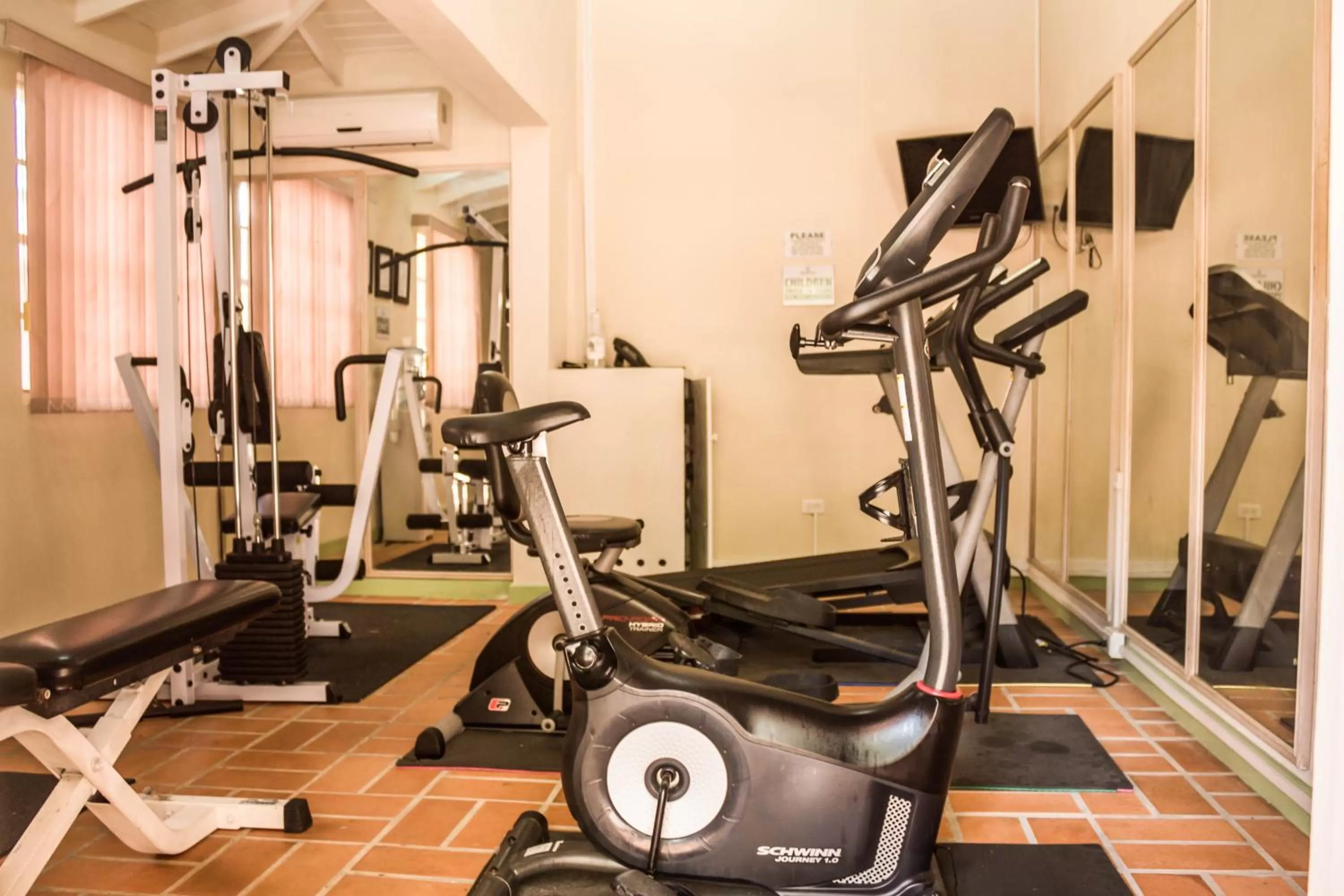 Fitness centre/facilities in Worthing Court Apartment Hotel