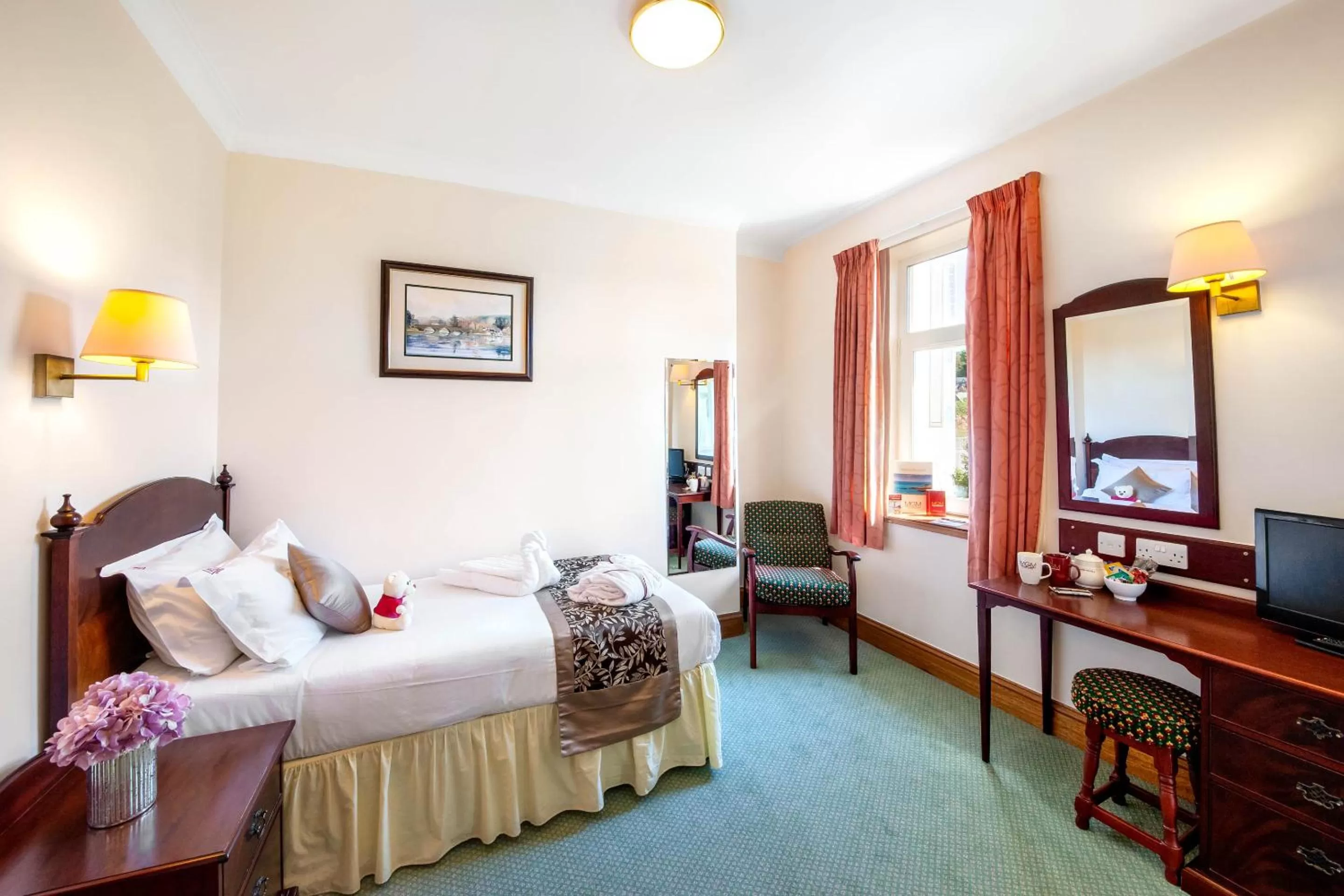 Bedroom, Bed in Muthu Alexandra Hotel