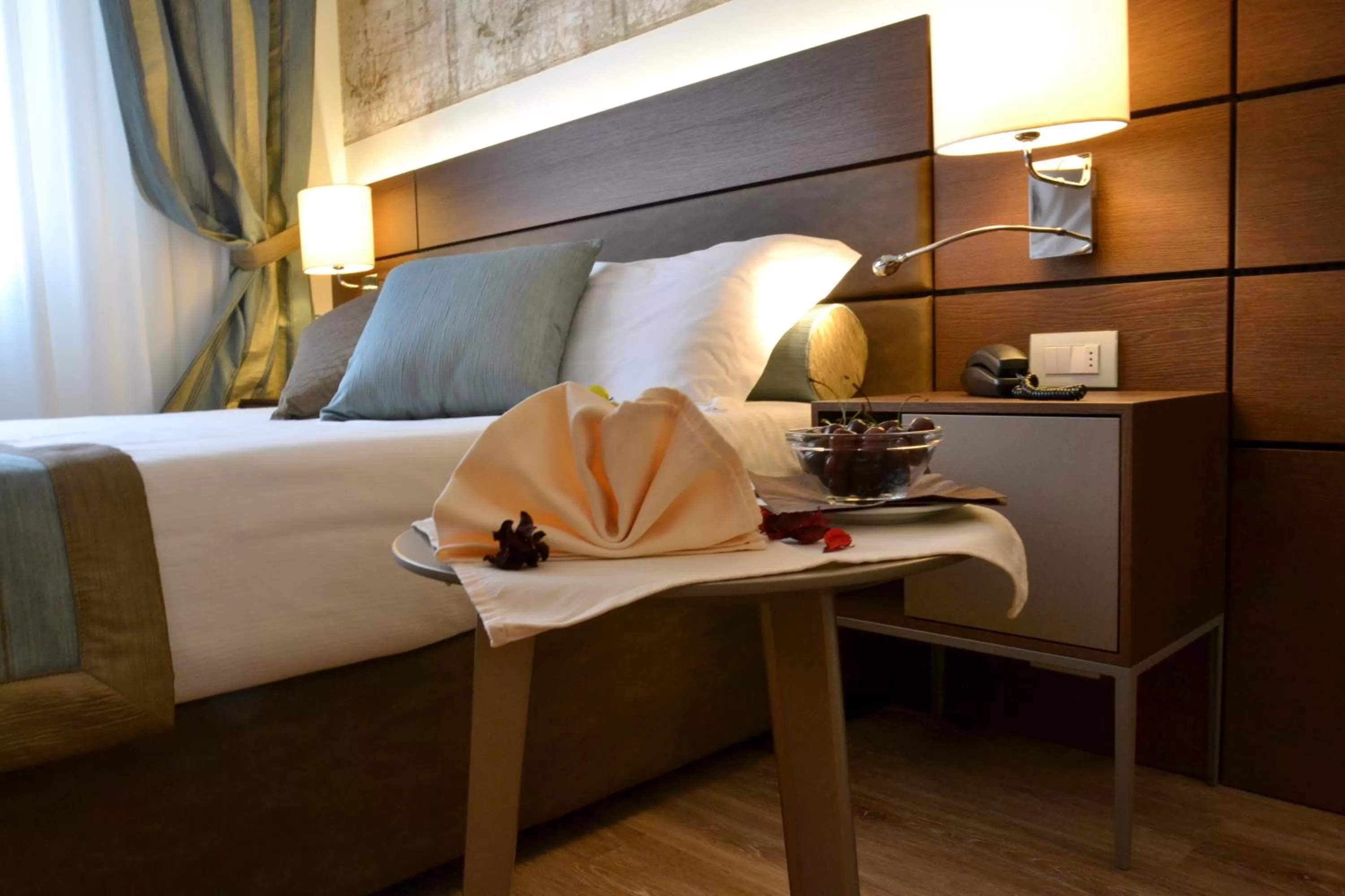 Breakfast, Bed in LH Hotel Sirio Venice
