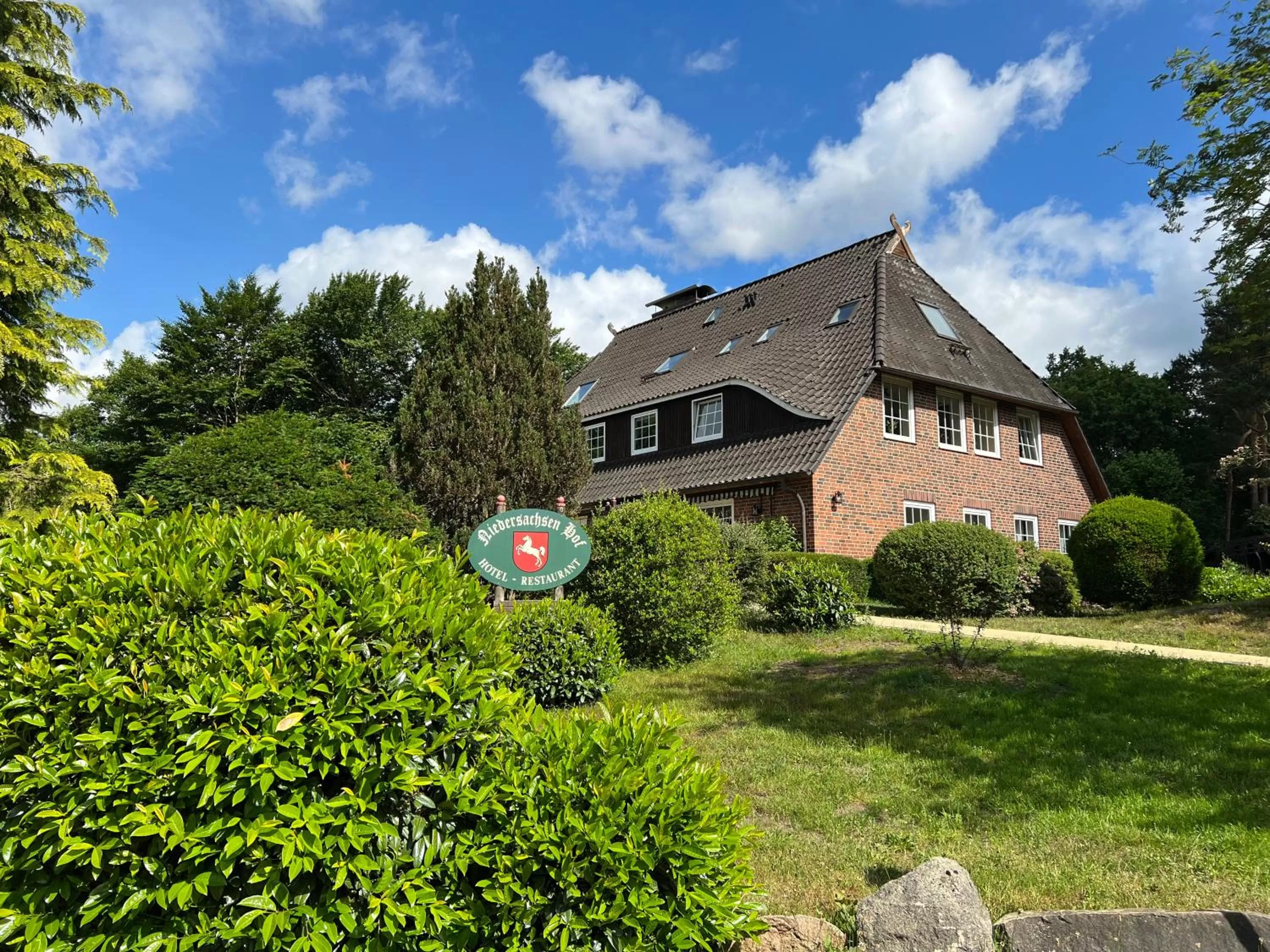 Property building in Niedersachsen Hof