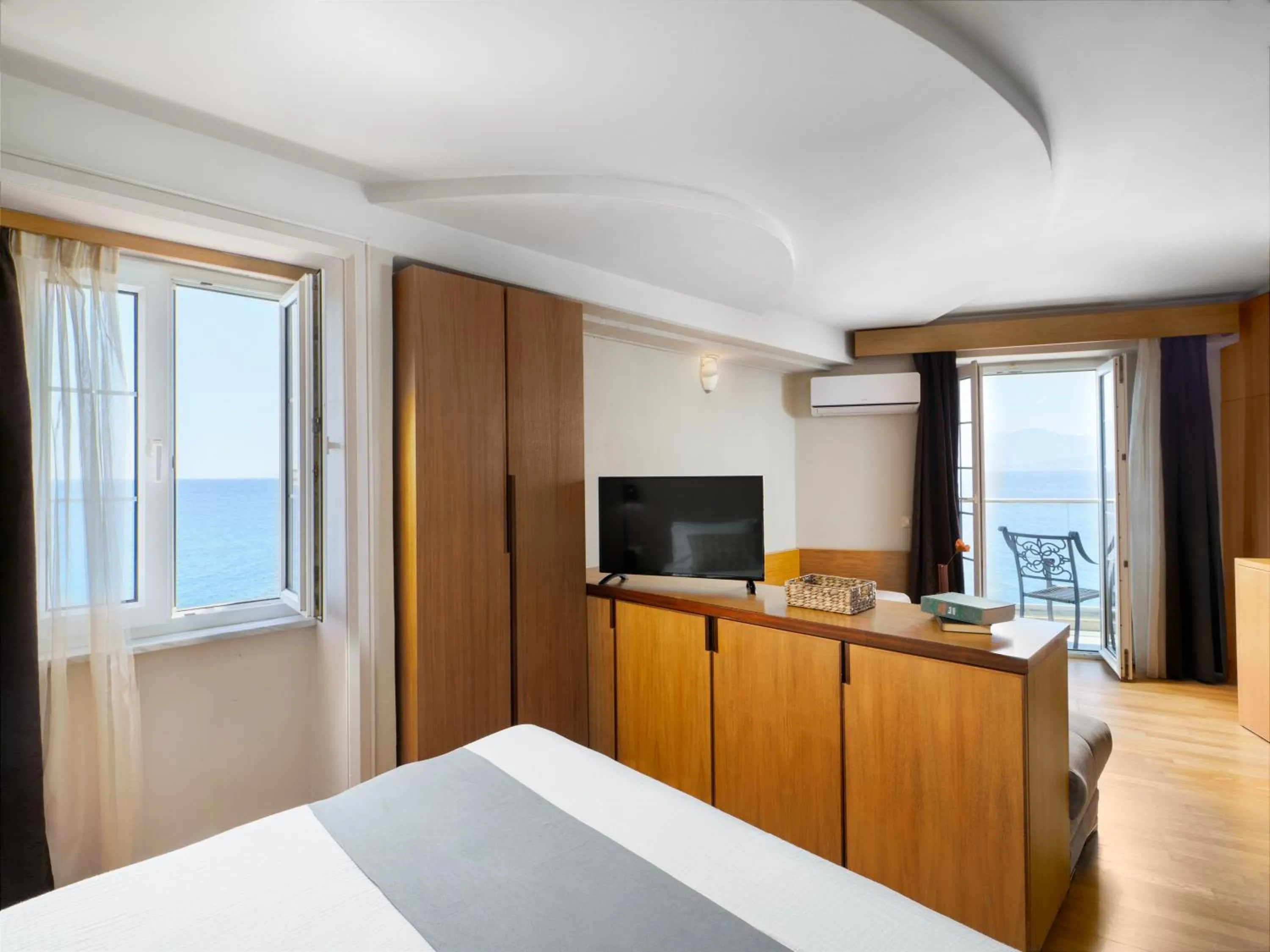 Bed in El Greco Hotel