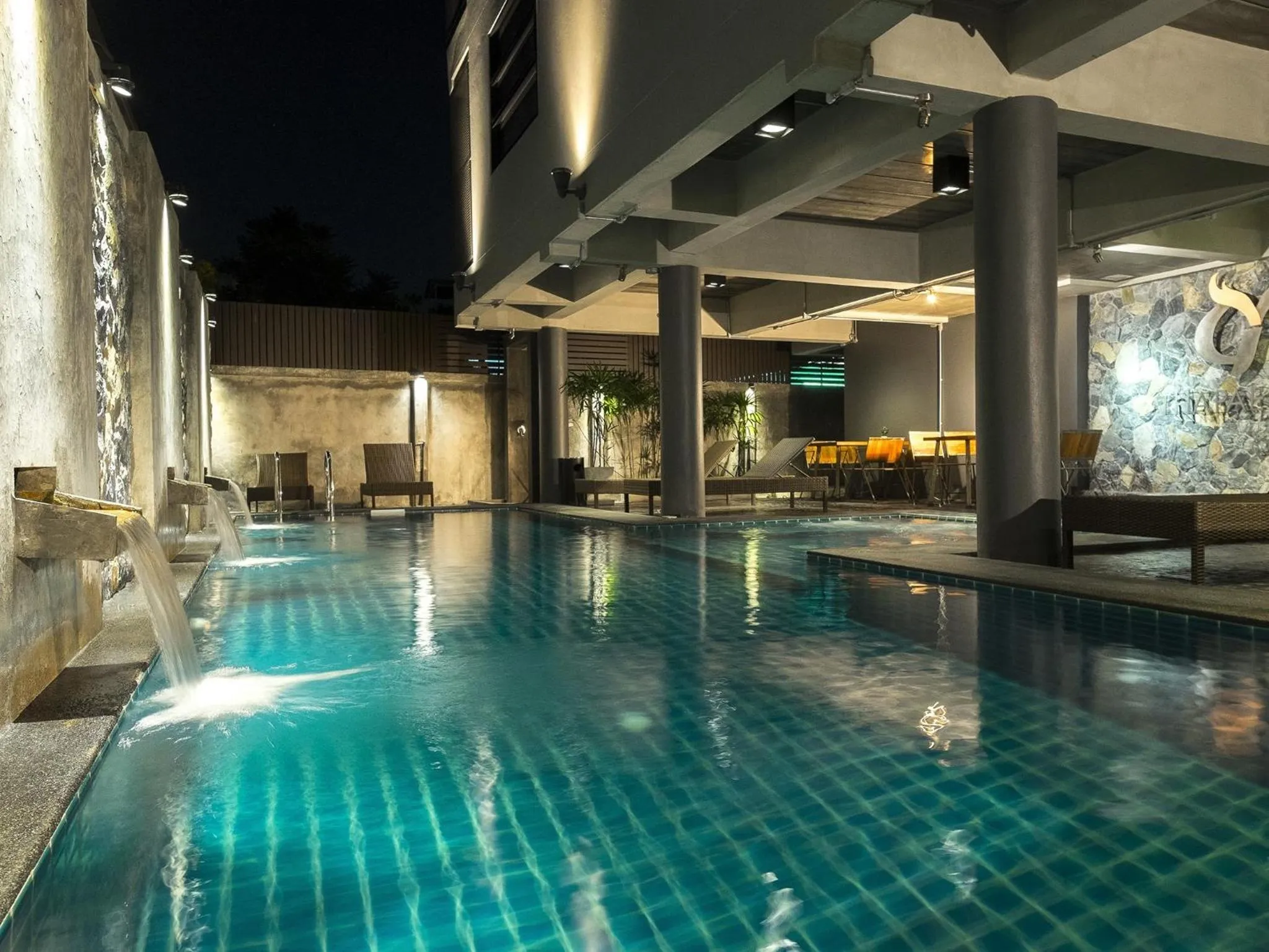 Swimming pool in Thapae Loft