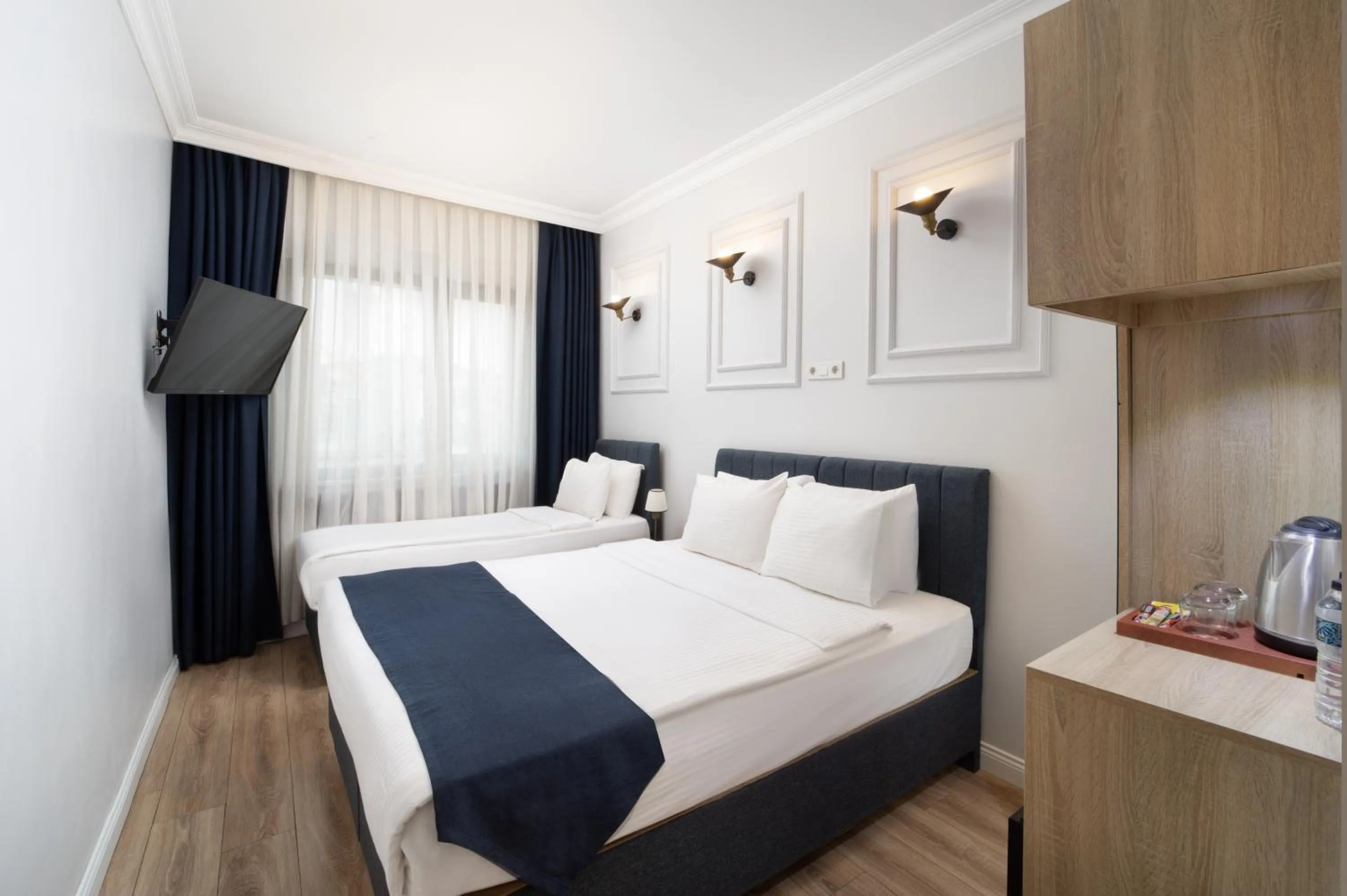 Bed in Elan Hotel Istanbul Pera