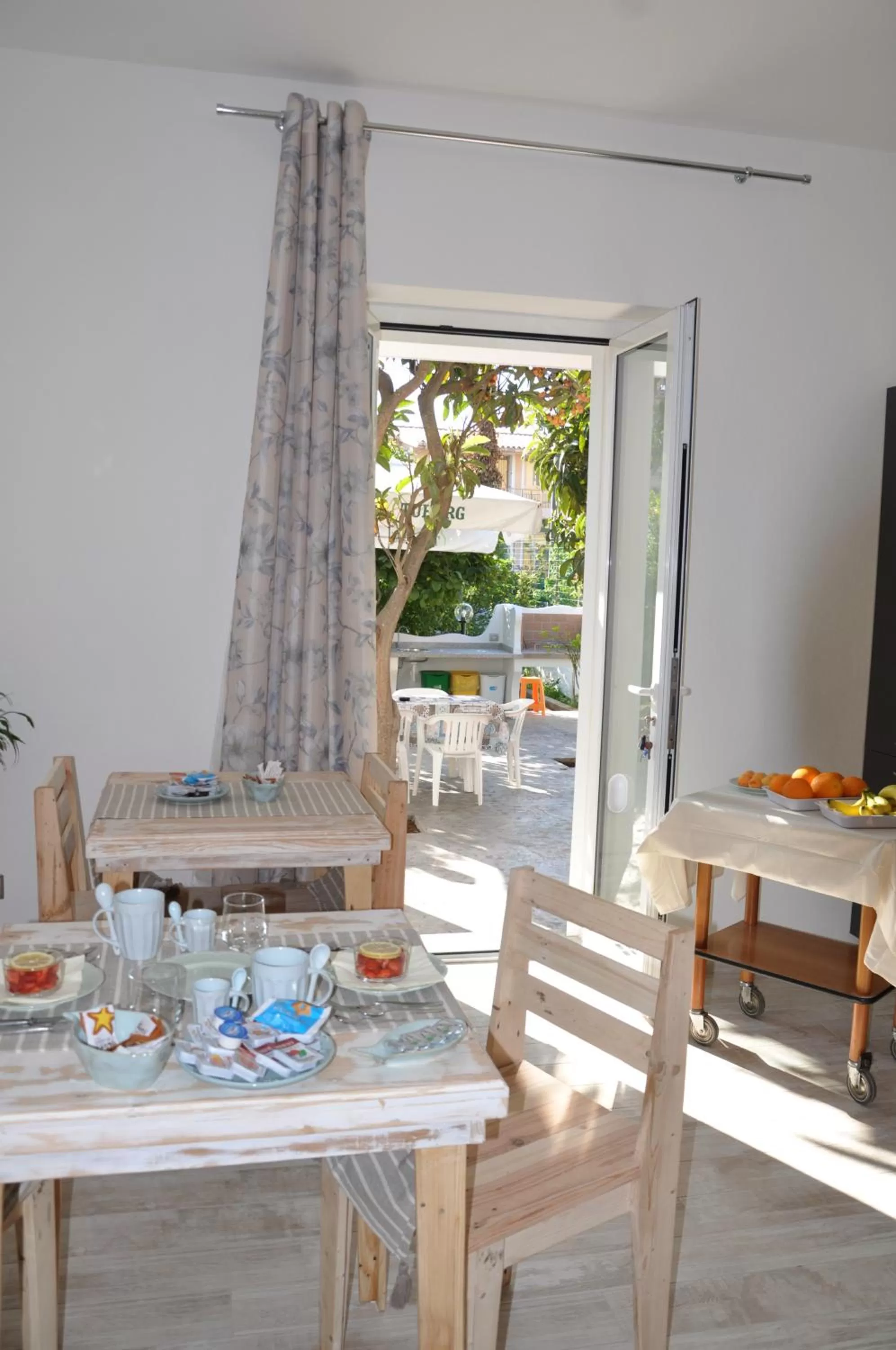 Food and drinks in B&B Les Chambres Rooms & Suite