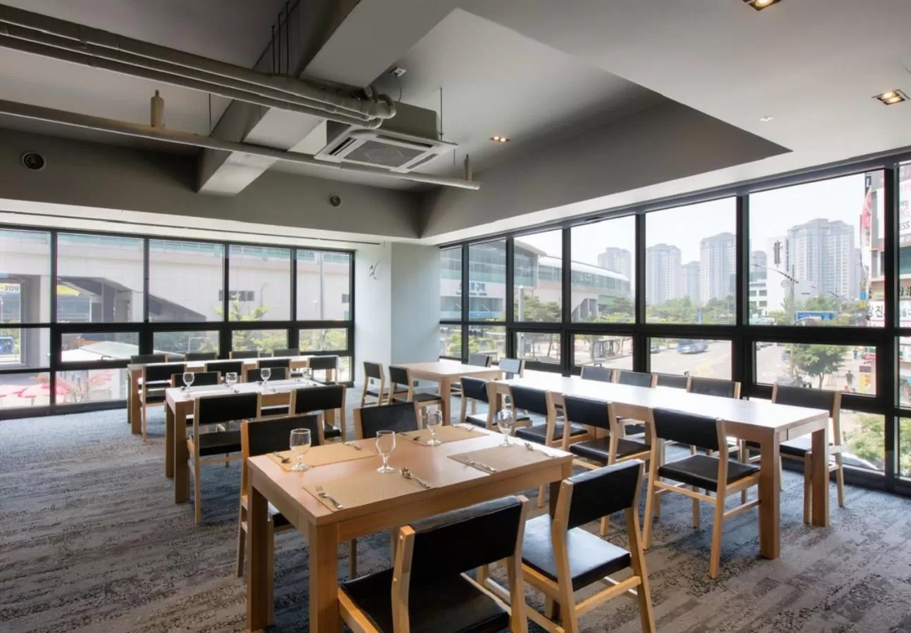 Breakfast in Park Marine Hotel