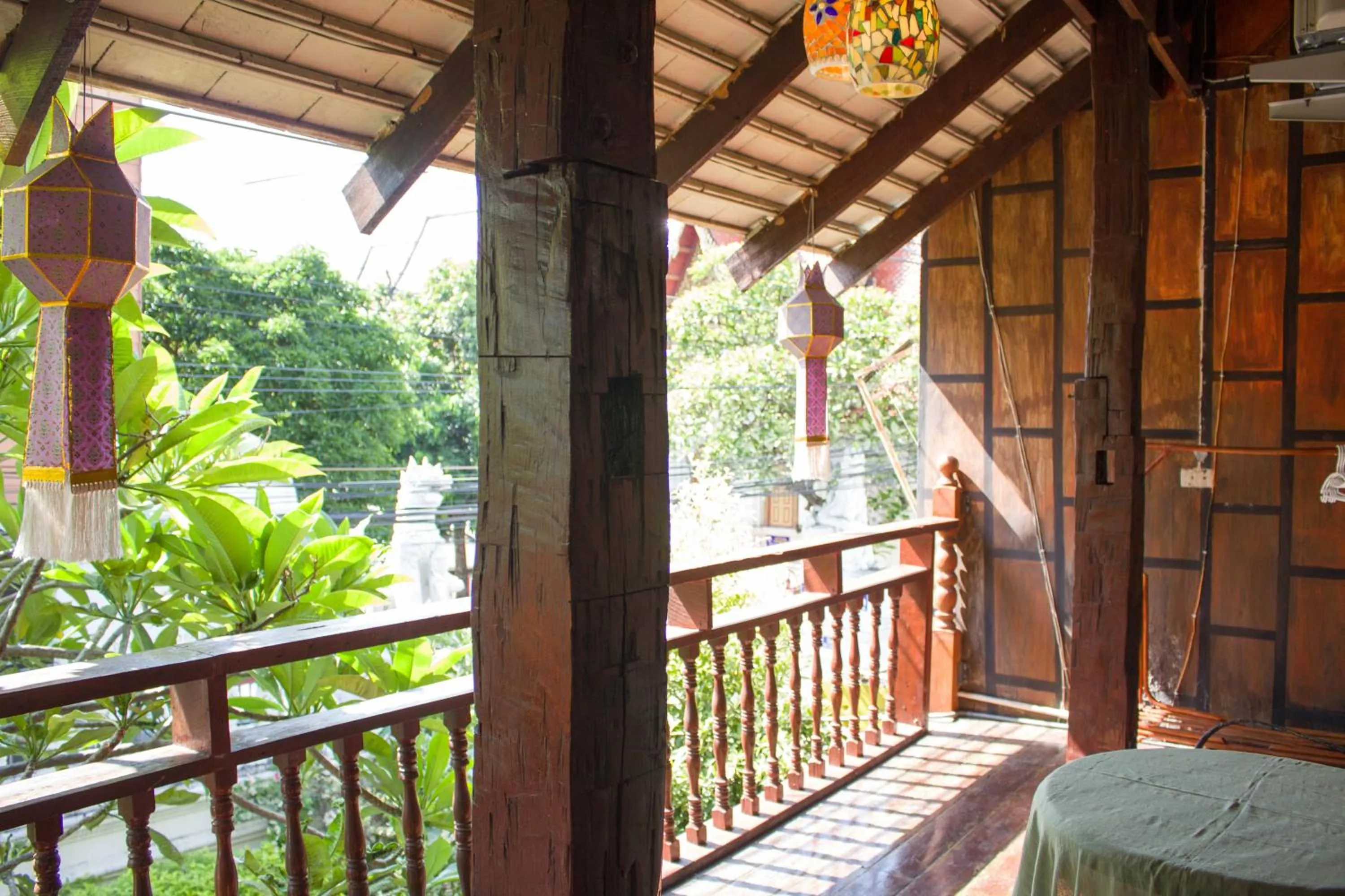King Room with Temple View in Changmoi House (Little Village)