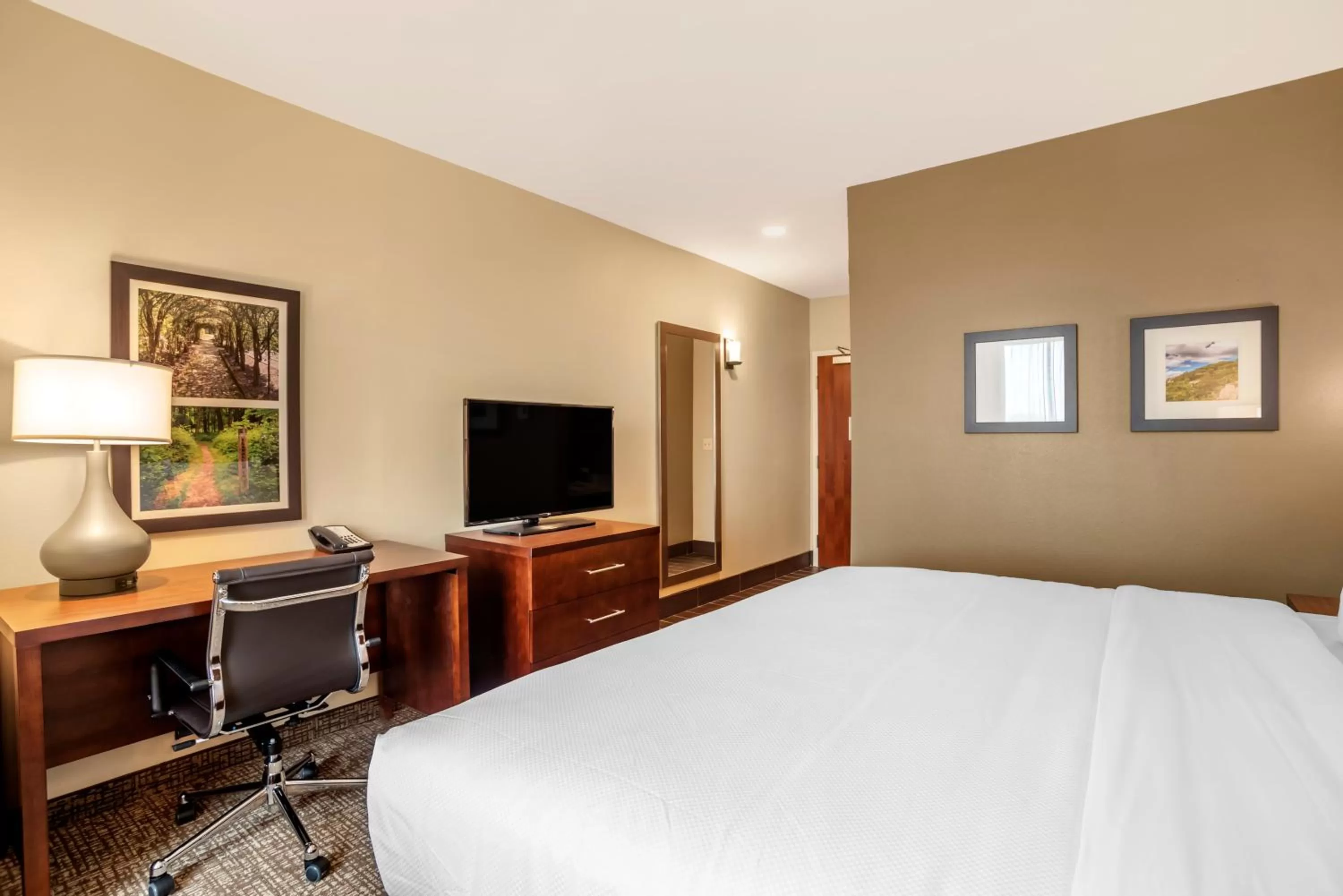 Bedroom, Bed in Comfort Inn & Suites Winchester