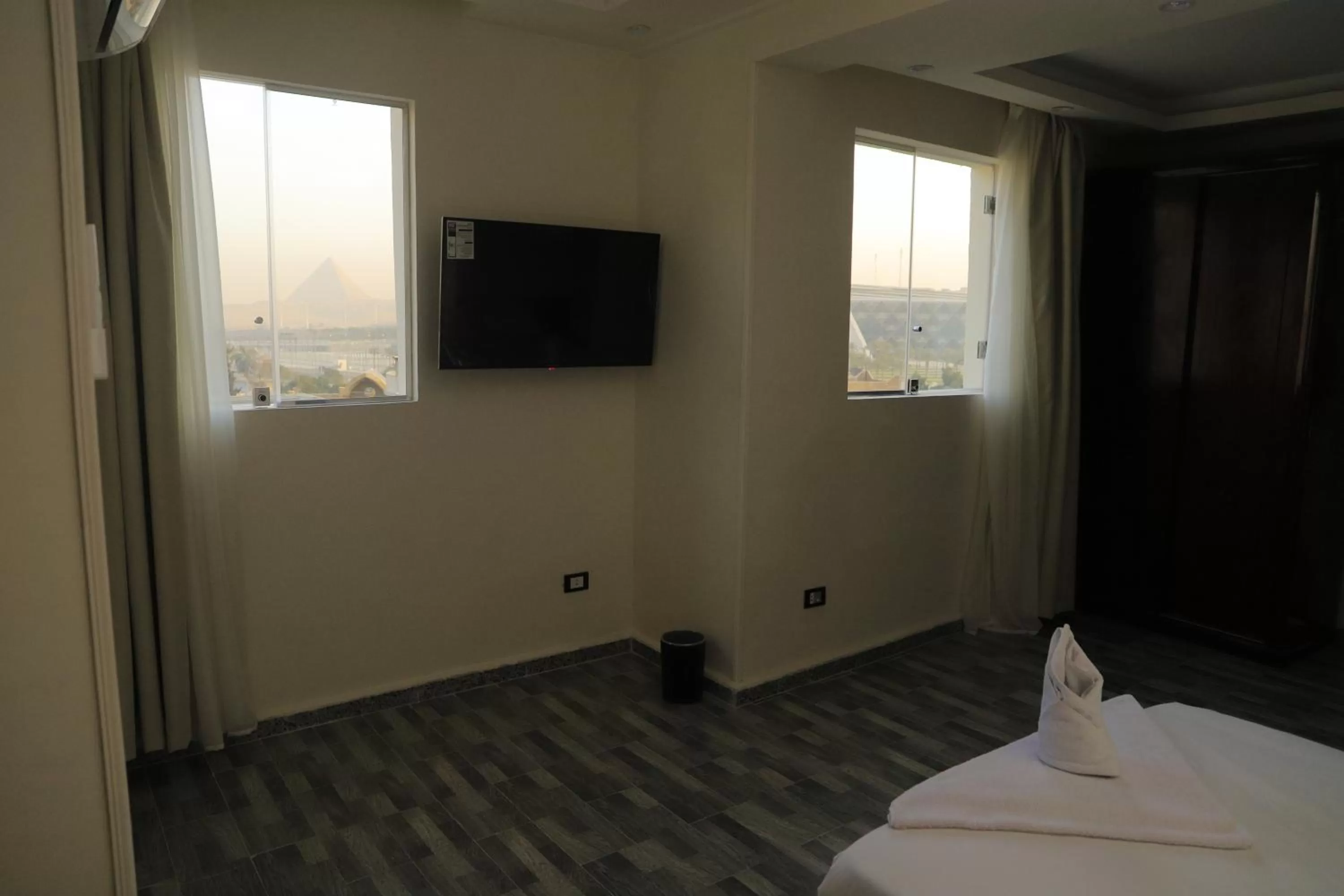 Communal lounge/ TV room, TV/Entertainment Center in Jewel Grand Museum & Pyramids View