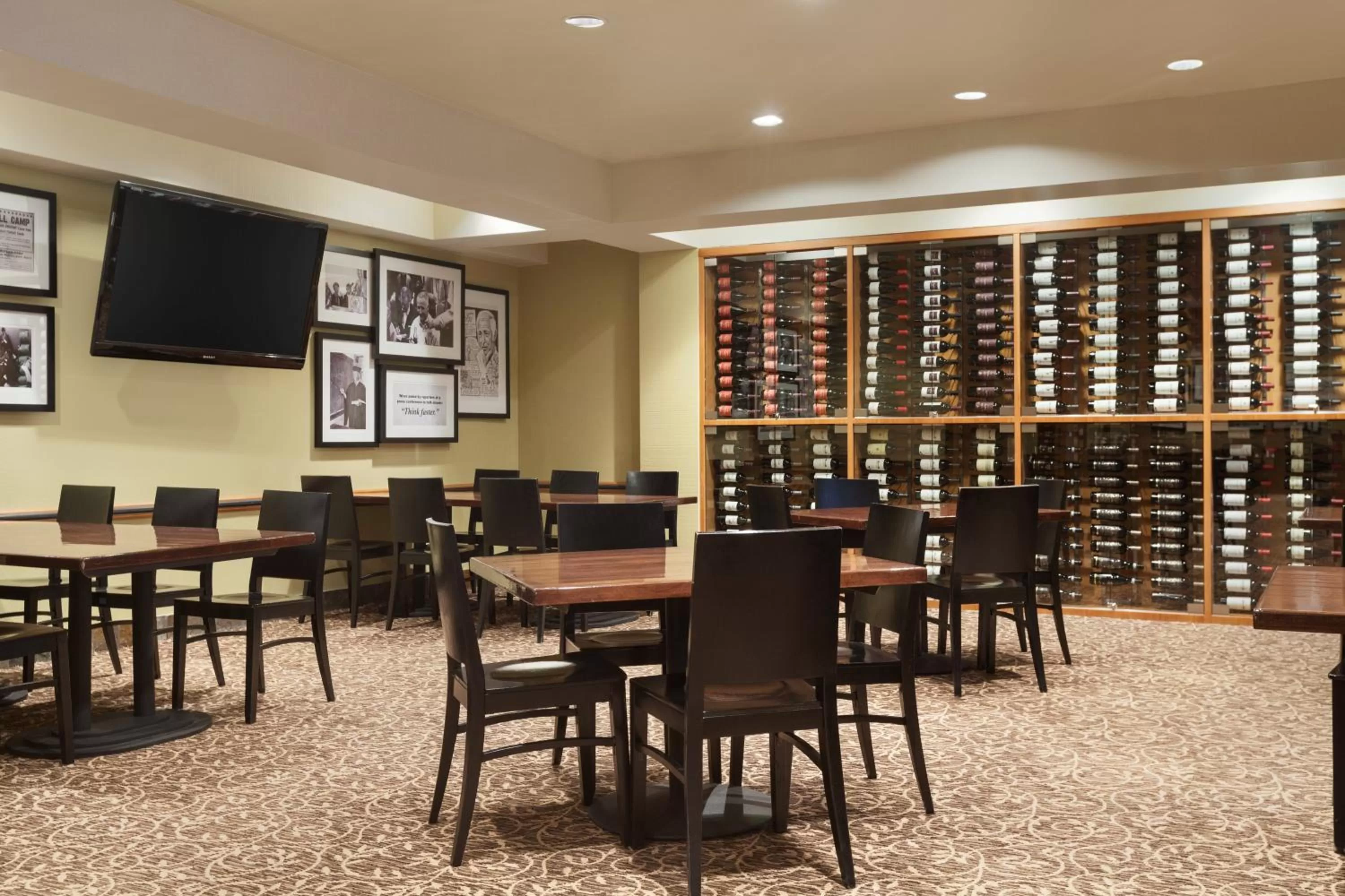 Restaurant/places to eat in USC Hotel