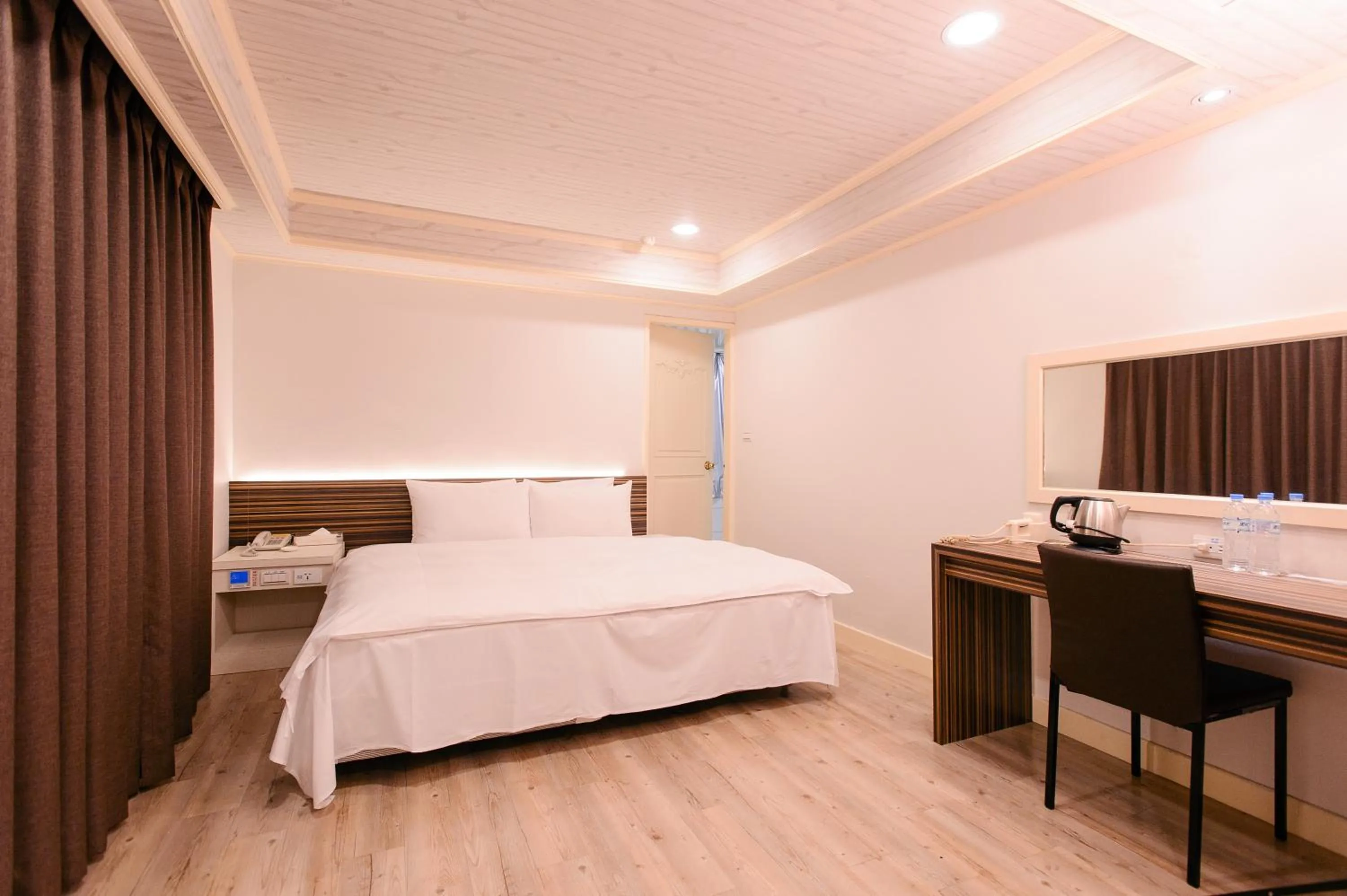 Bedroom, Bed in Duke Business Hotel