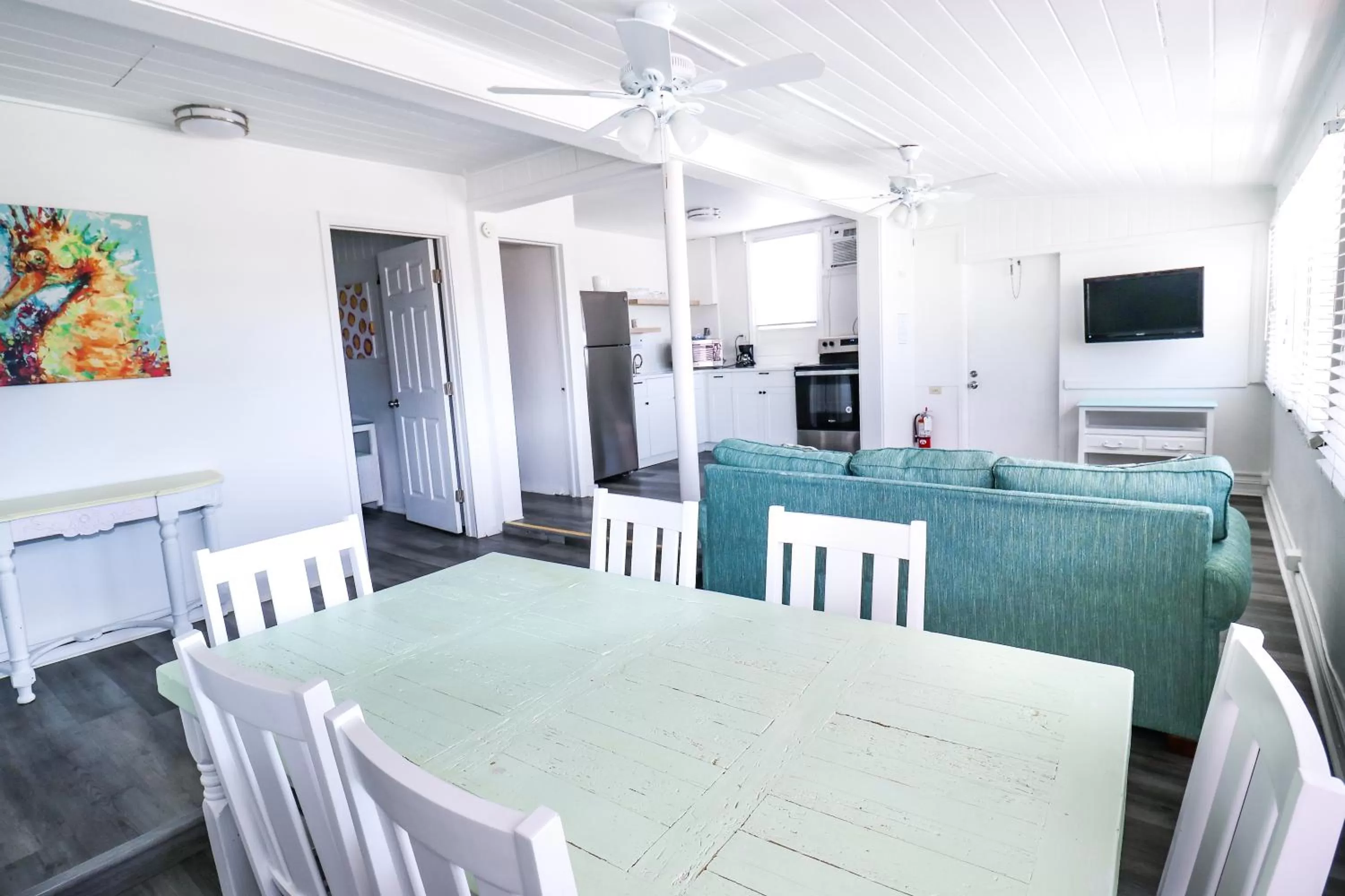 Dining area in Drop Anchor Resort & Marina