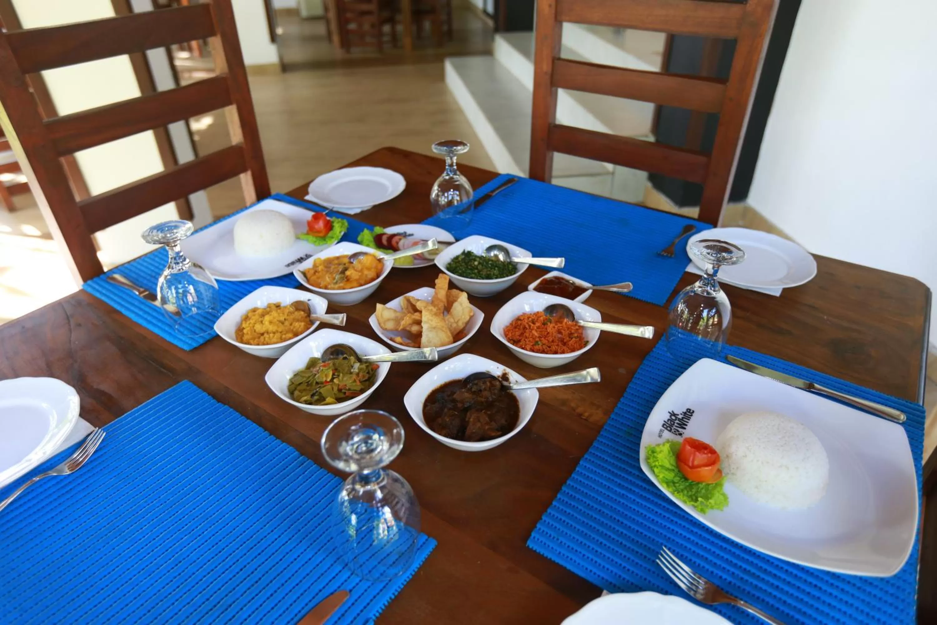 Night in Eco Hotel Black & White - Anuradhapura