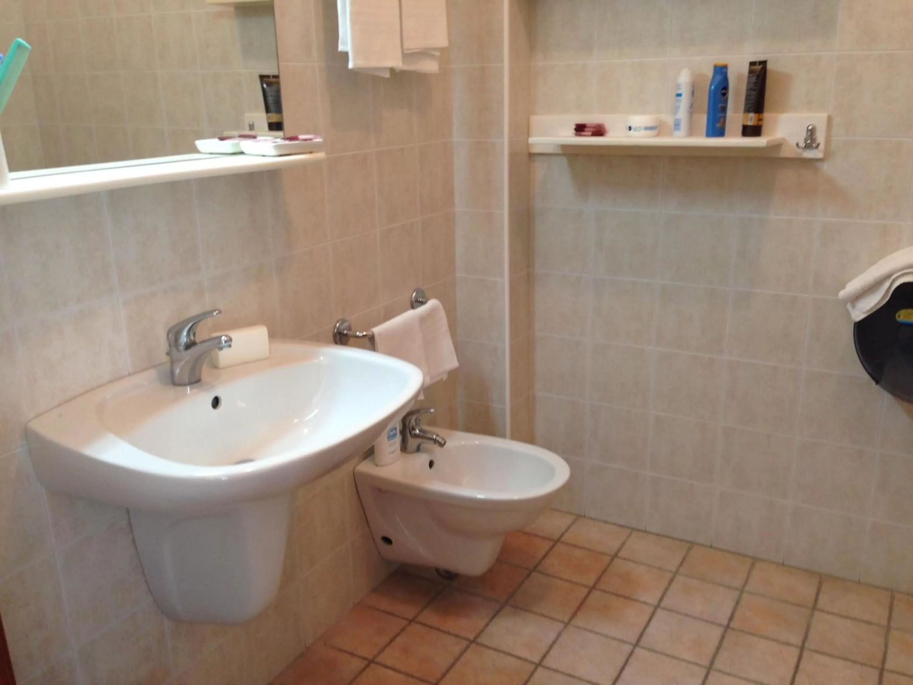 Bathroom in Hotel Cerrano