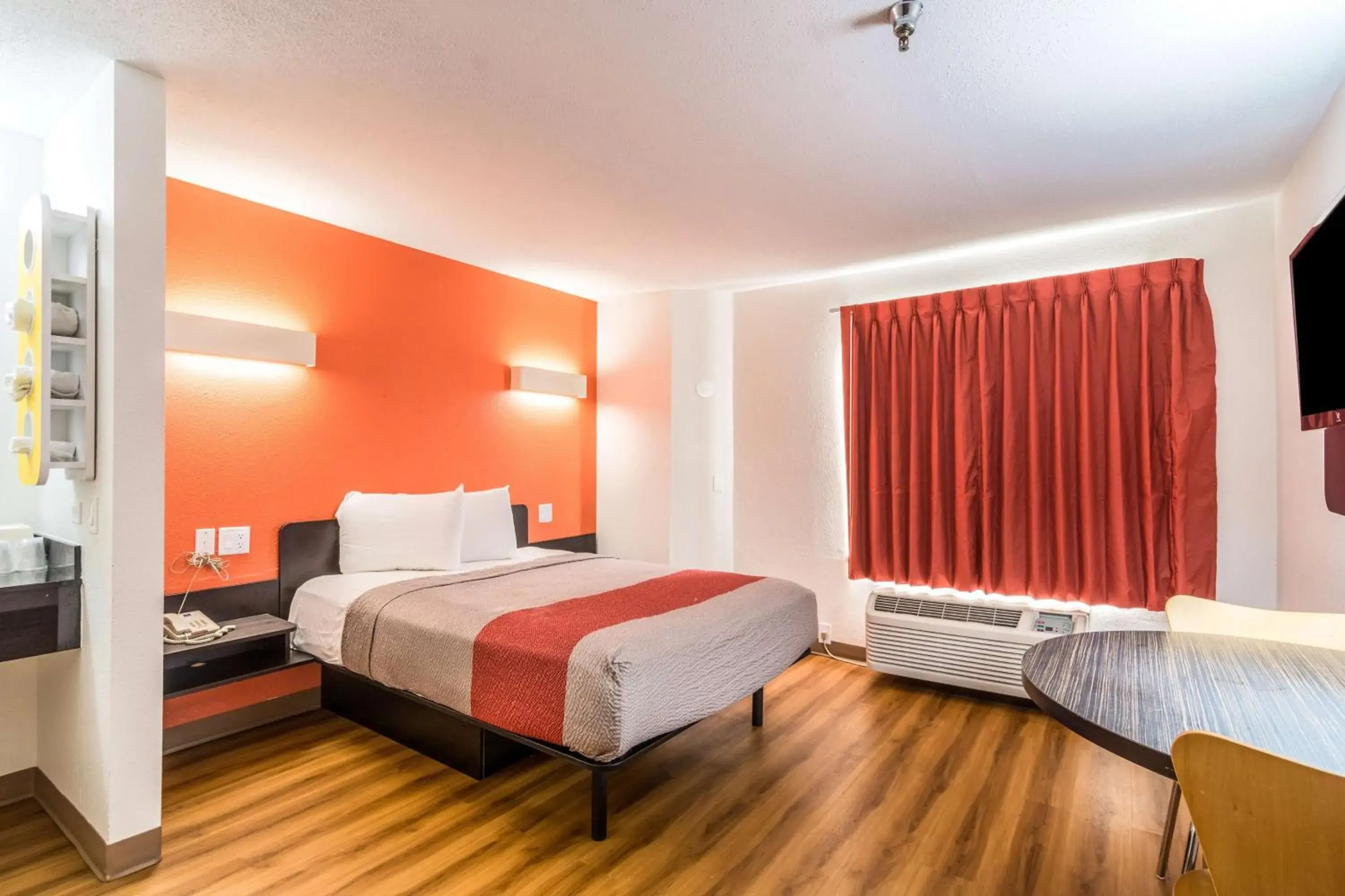 Queen Room - Disability Access - Non-Smoking in Motel 6-Harvey, IL Queen Room - Disability Access - Non-Smoking in Motel 6-Harvey, IL