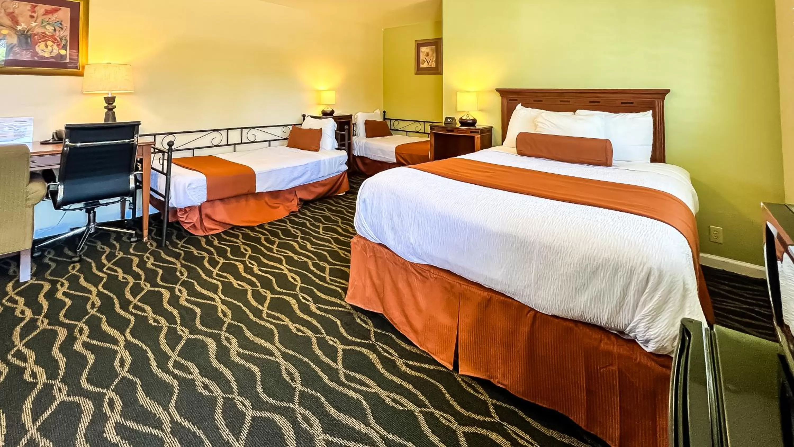 View (from property/room), Bed in The Old West Inn