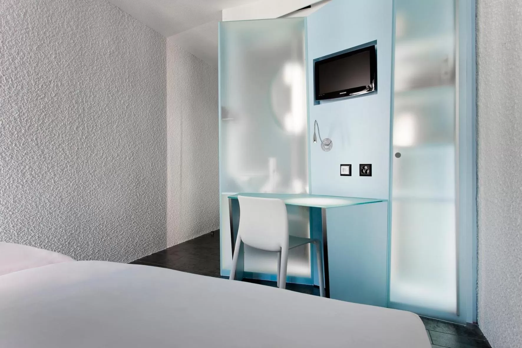 TV and multimedia, Bed in Hotel Cristal Design