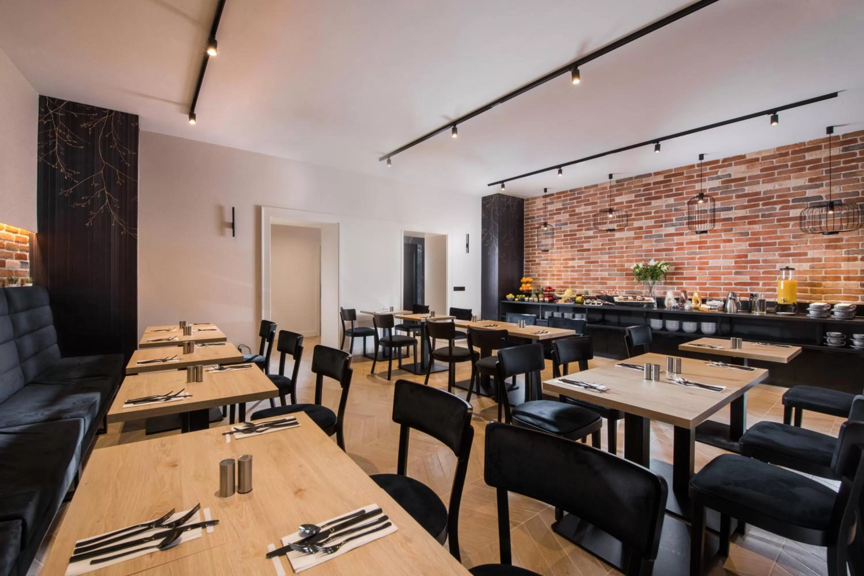 Restaurant/places to eat in Hotel Krupnicza 30