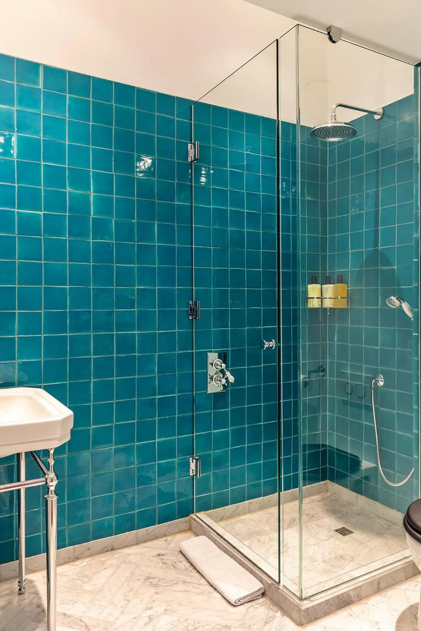 Bathroom in Fort Road Hotel