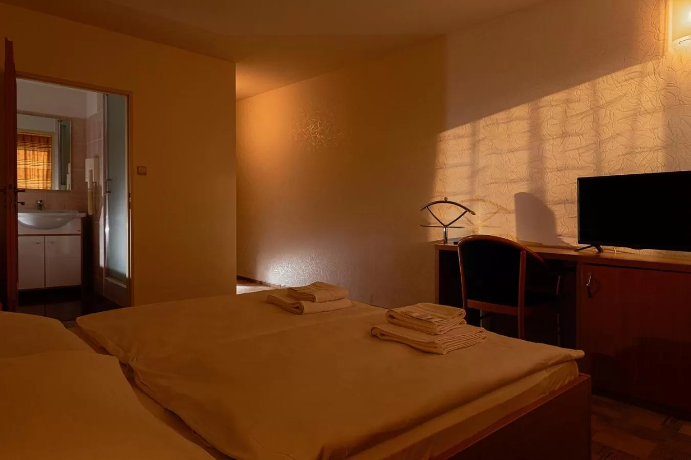 TV and multimedia, Bed in Hotel Slezan