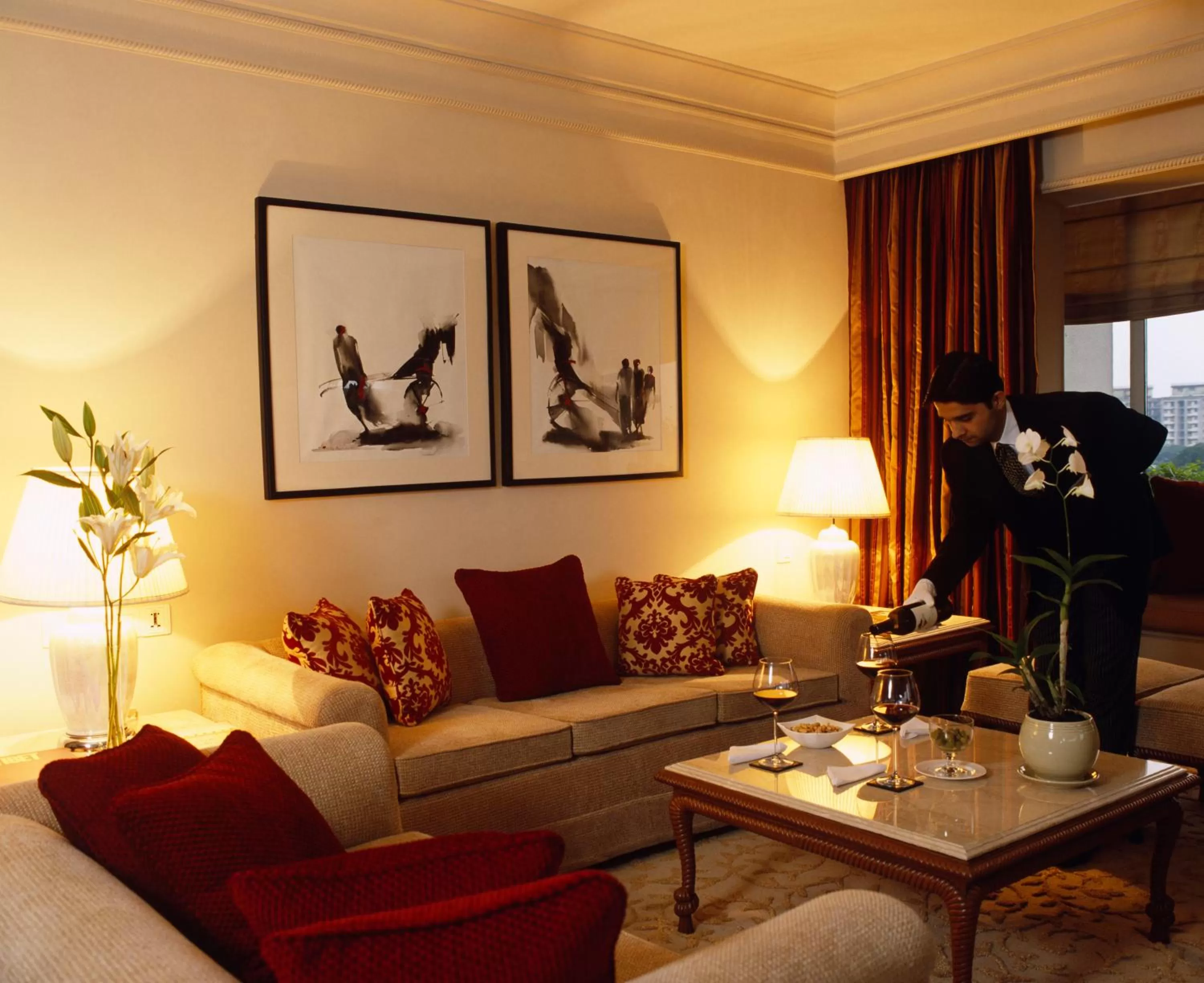 Living room in Taj Bengal