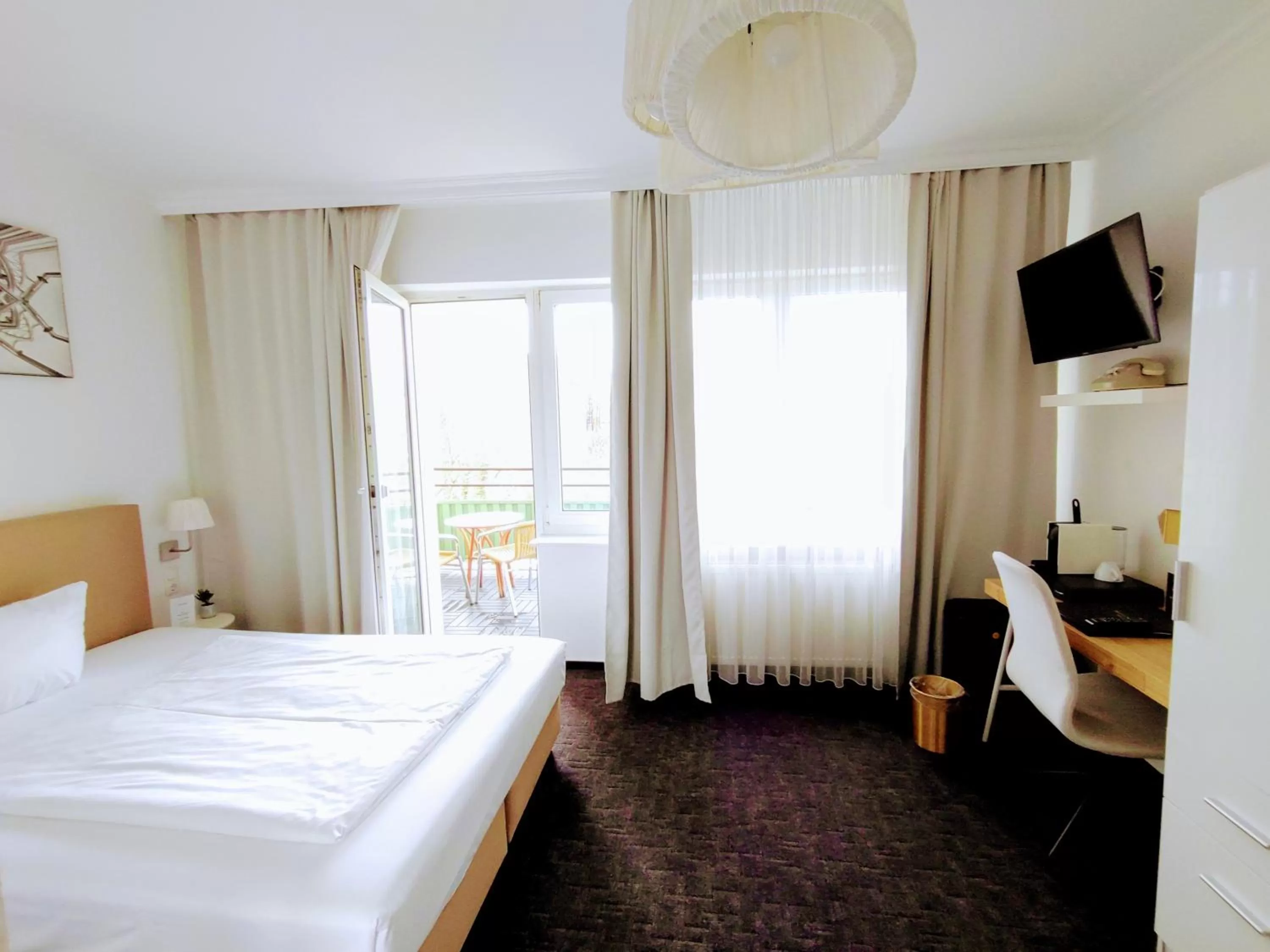 Balcony/Terrace, Bed in Les Nations