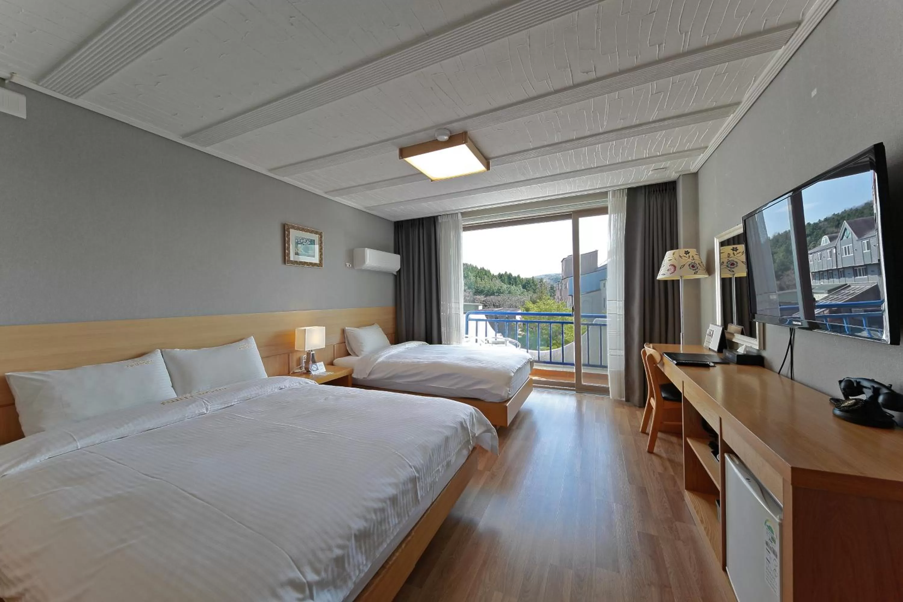 Photo of the whole room, Bed in Benikea Swiss Rosen Hotel