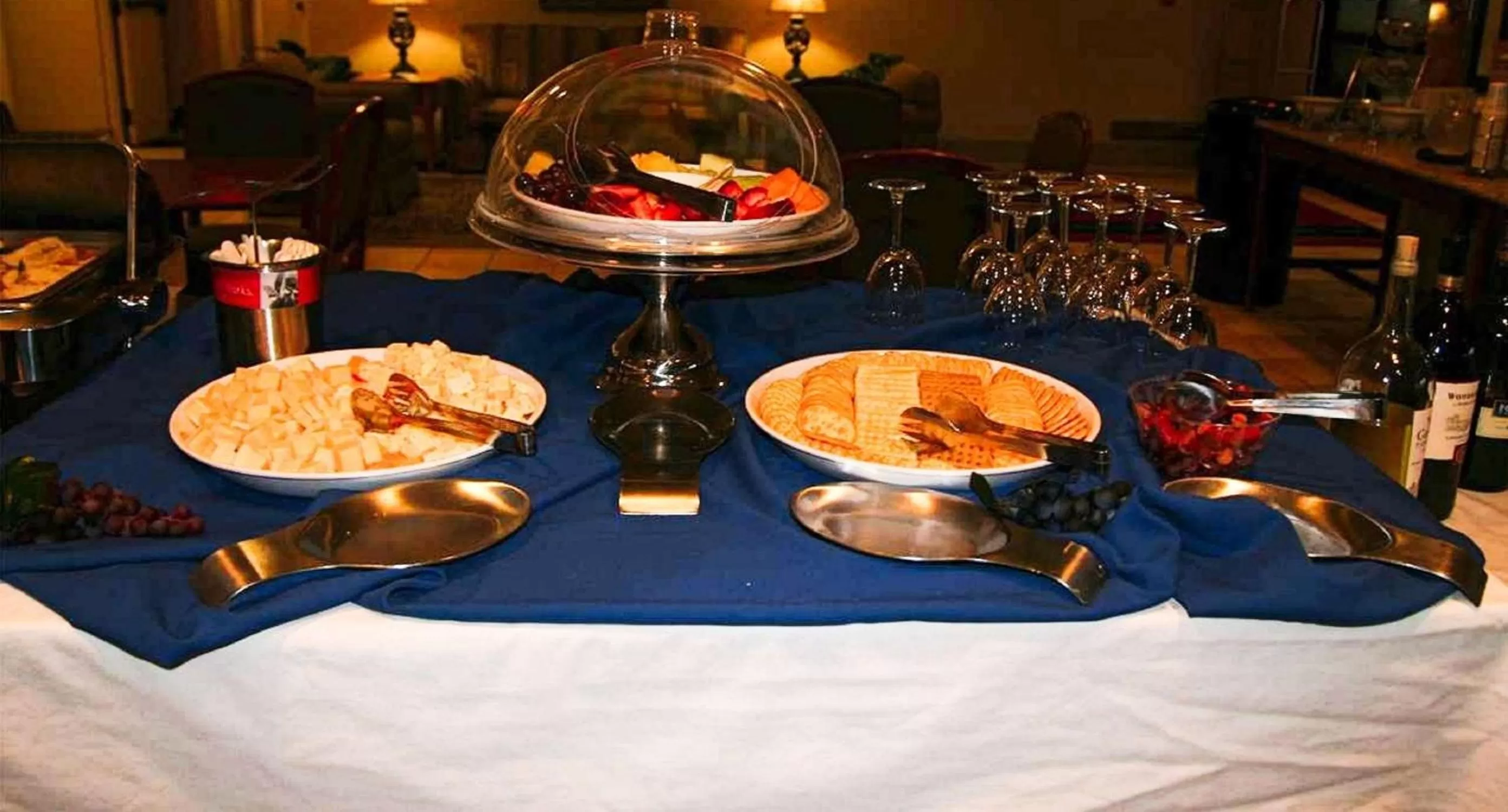 Dining area in Hampton Inn Pittsburgh/Airport