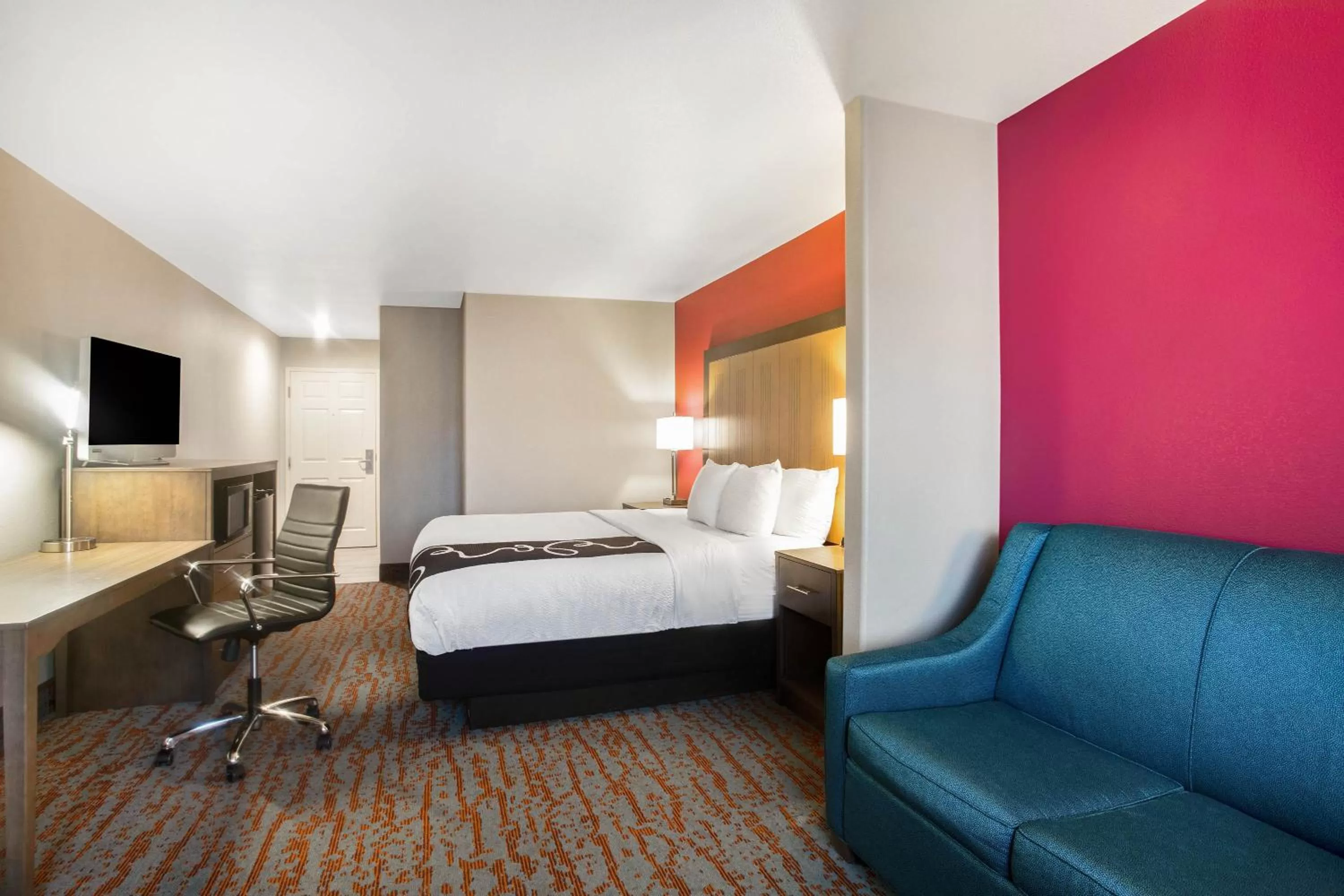 Bed in La Quinta by Wyndham Fort Smith