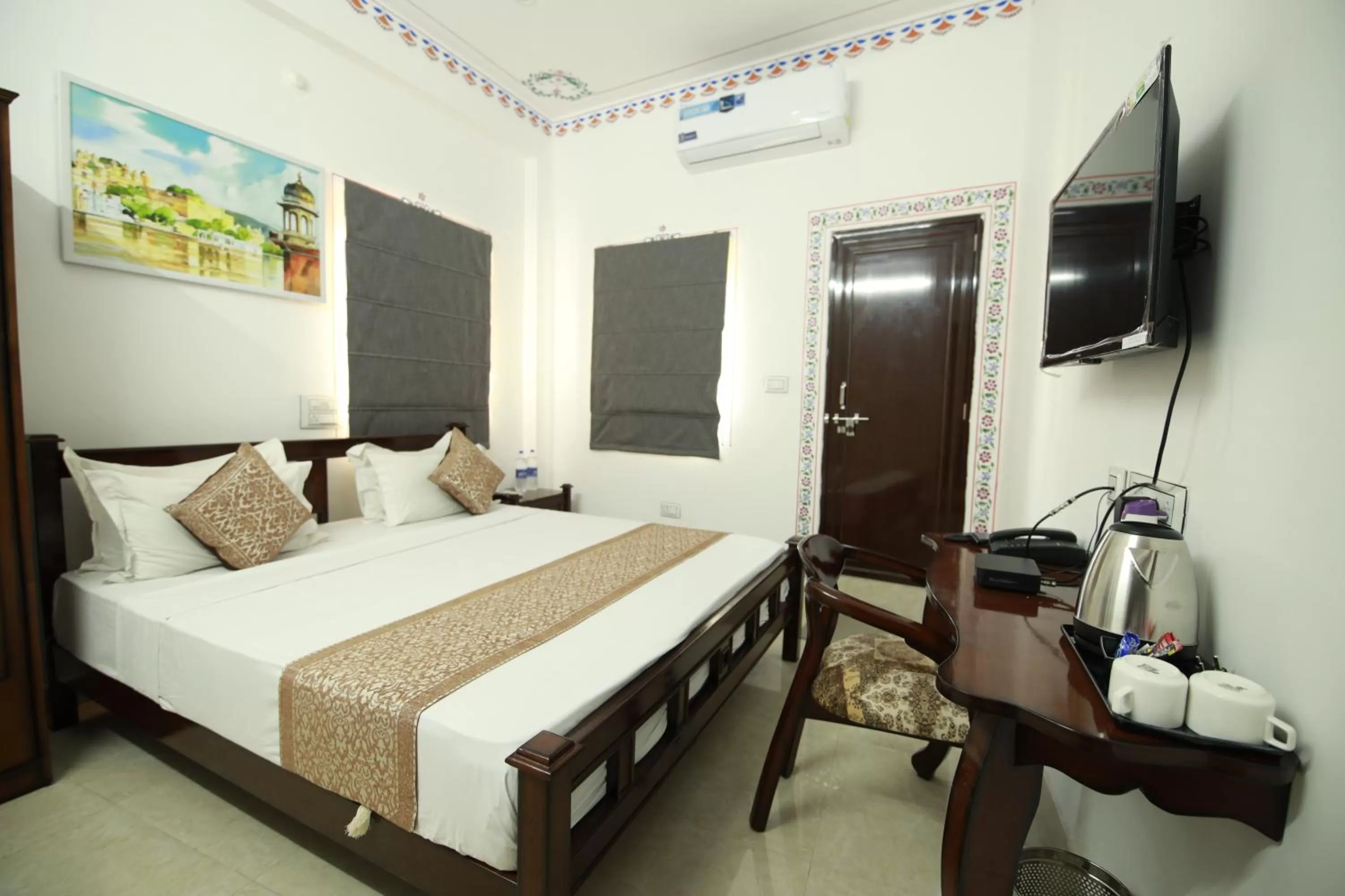 Photo of the whole room in Hotel Casa by the lake