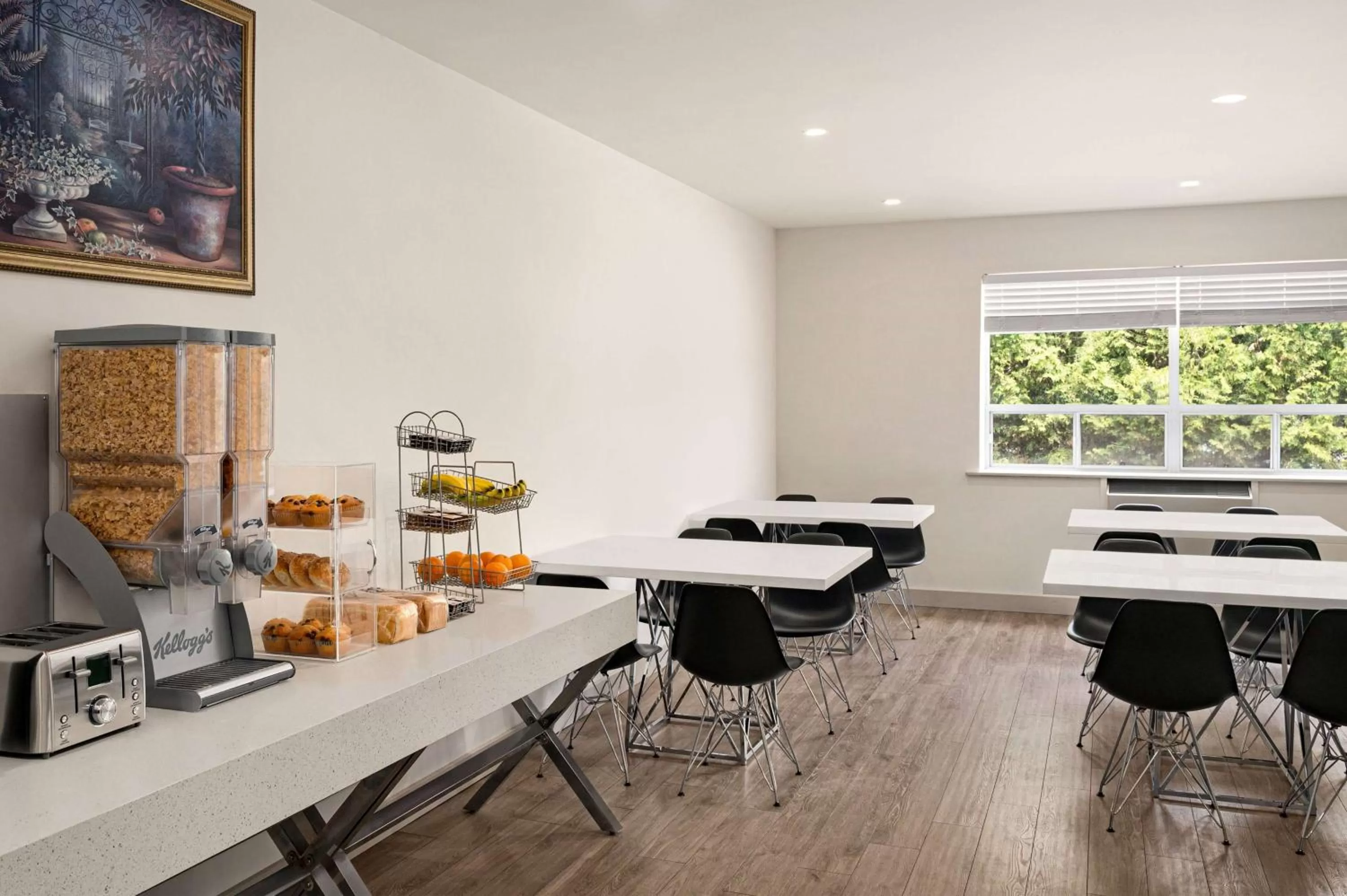 Property building in Howard Johnson by Wyndham Gravenhurst