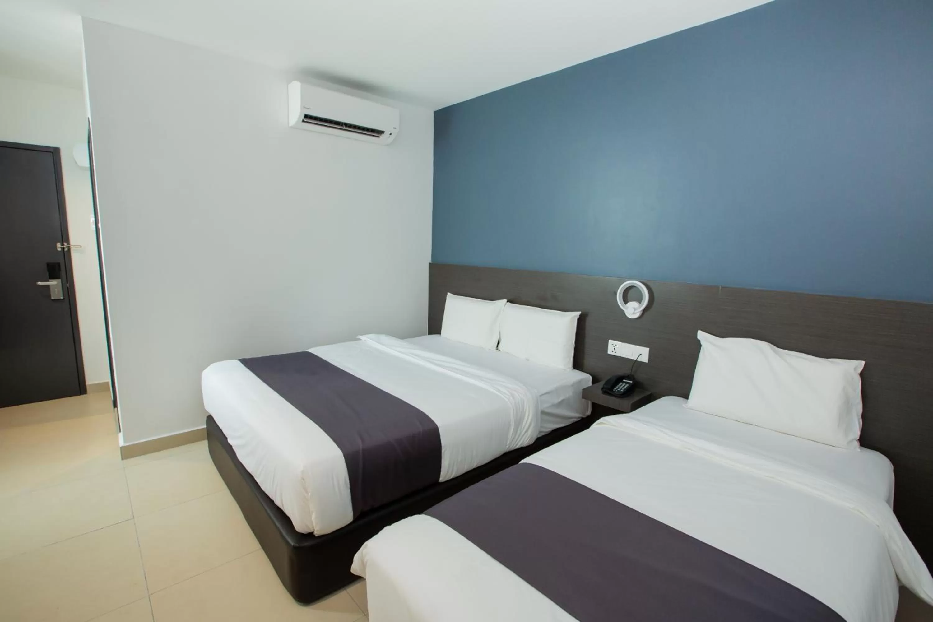 Bed in 1 Hotel Signature