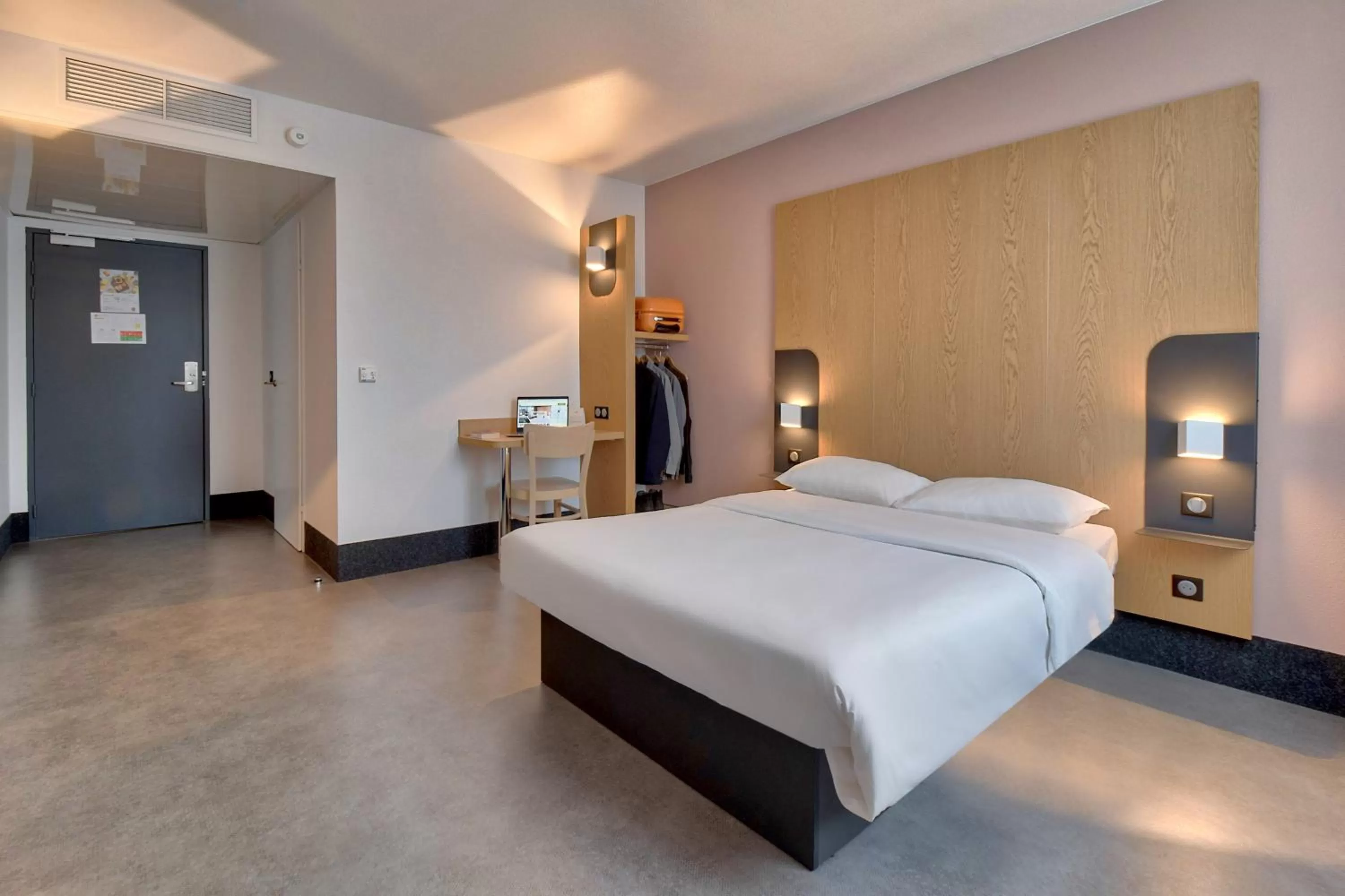 Bedroom, Bed in B&B HOTEL Bayonne Tarnos