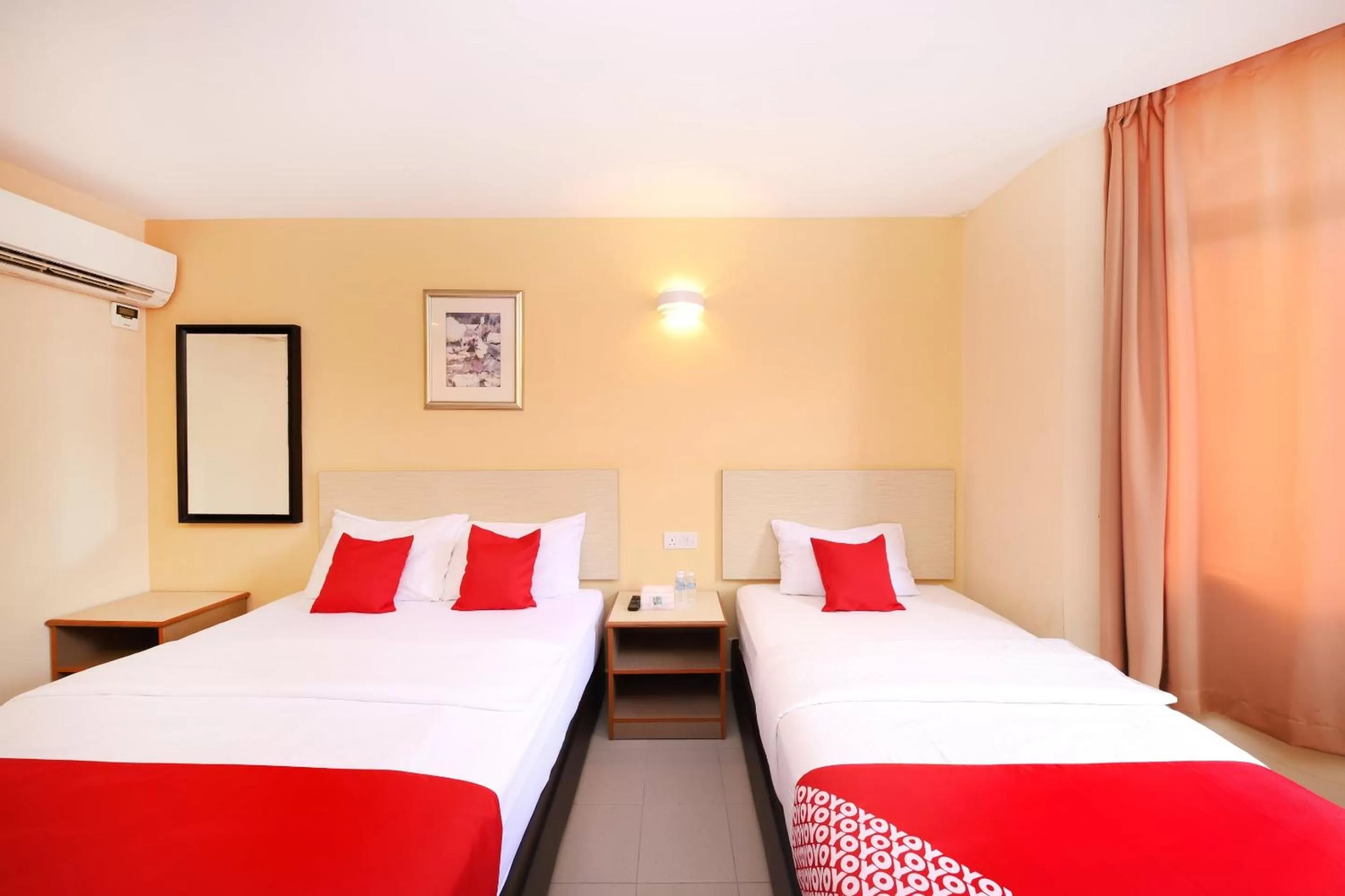 Bedroom in Super OYO 635 Seven Days Hotel