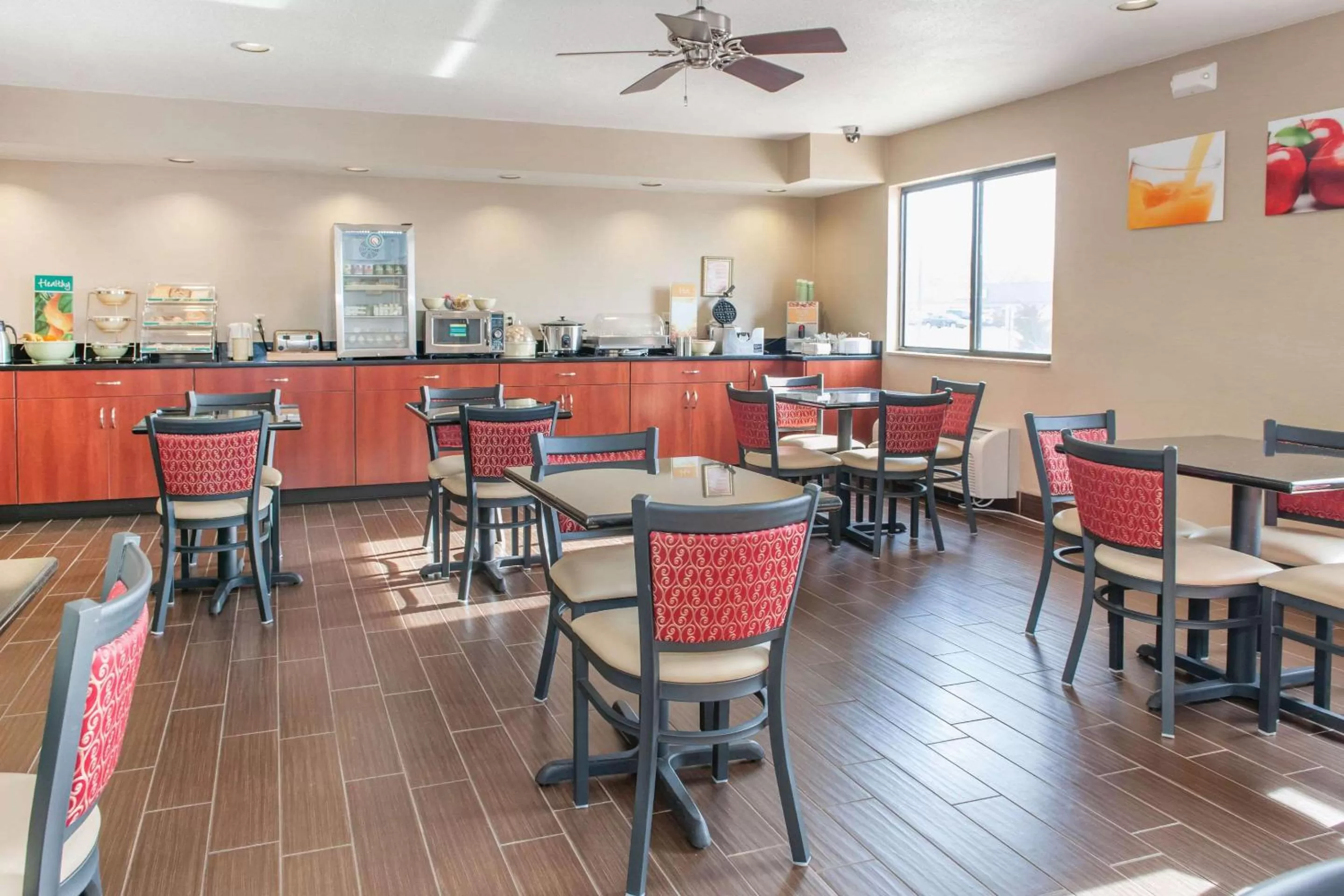 Restaurant/places to eat in Quality Inn Effingham North