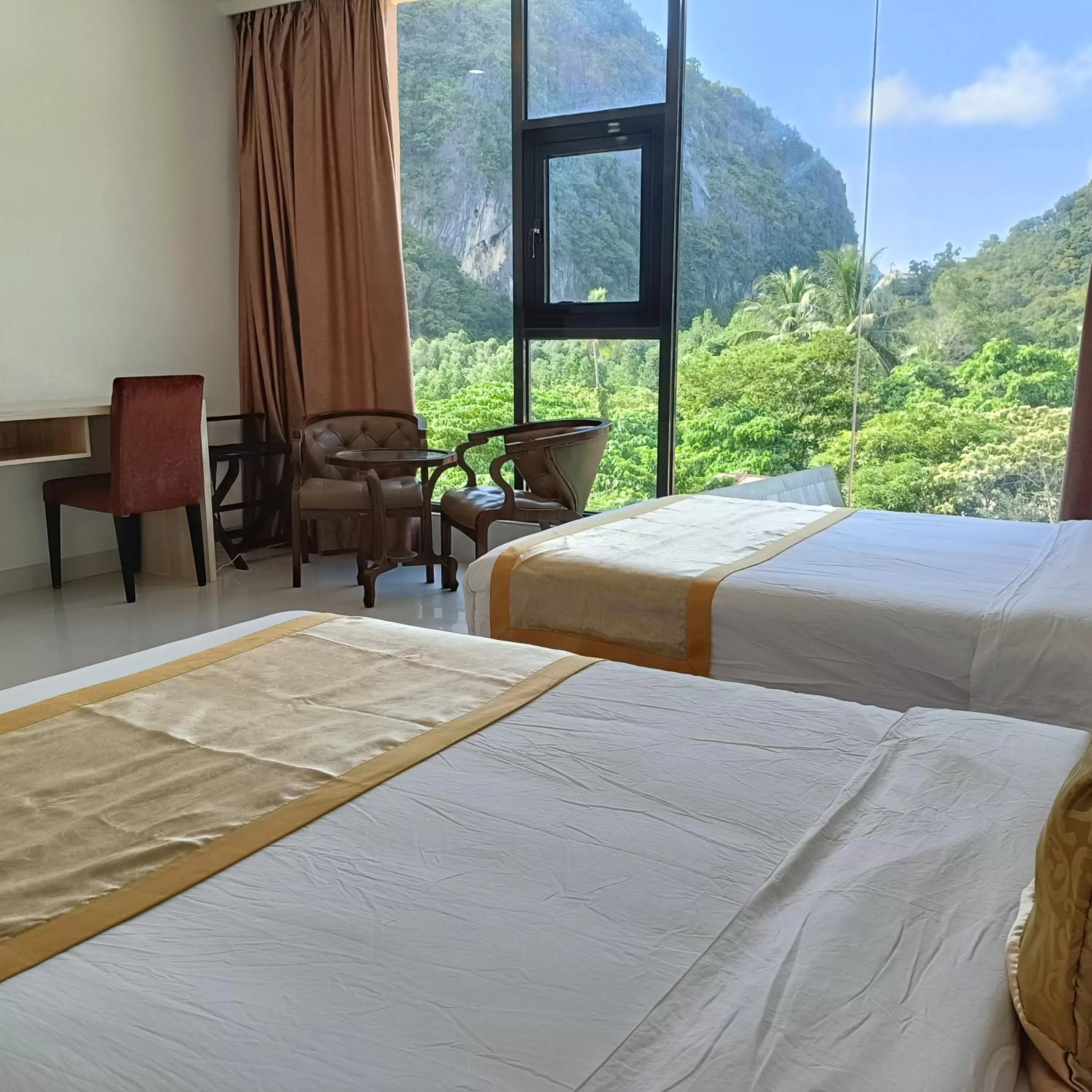 Mountain view, Bed in One El Nido Suite