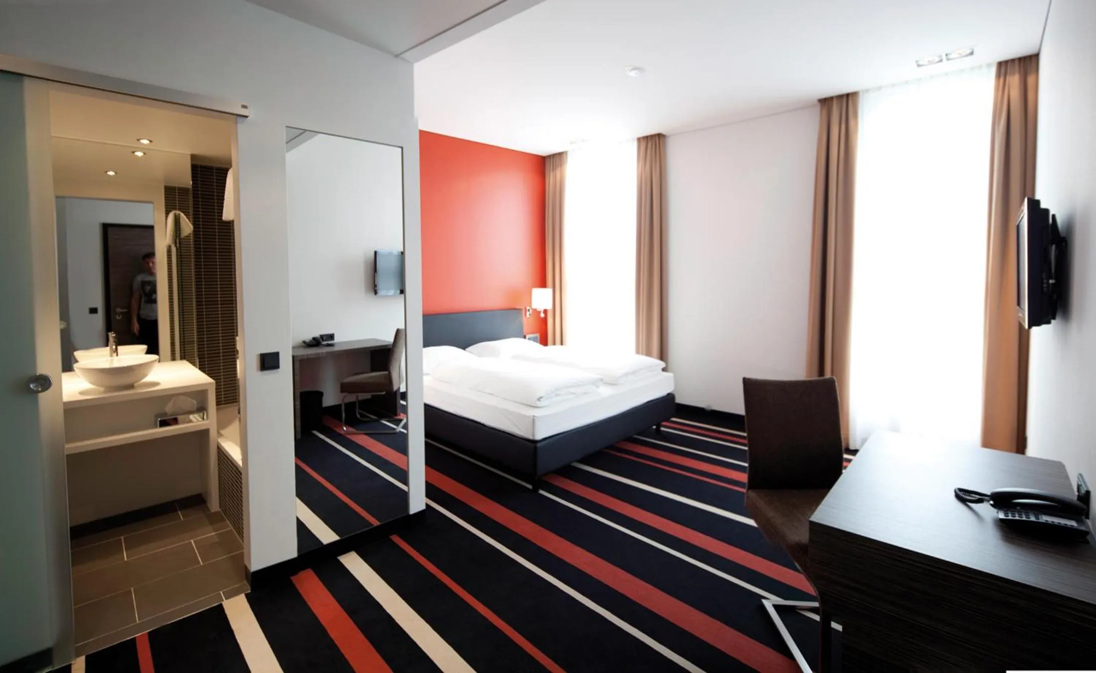 Photo of the whole room, Bed in enso Hotel