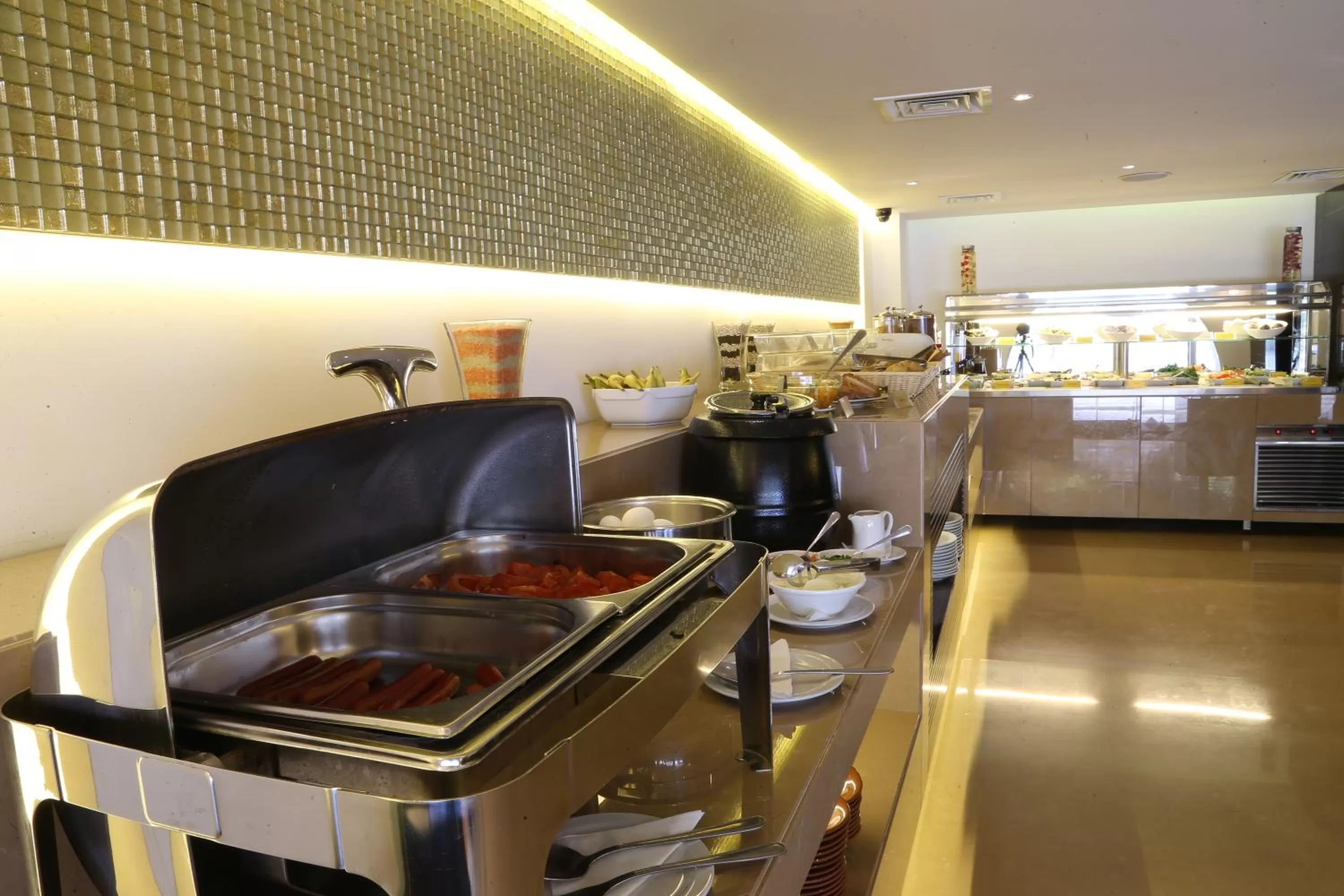 Restaurant/places to eat in Lancaster Raouche Hotel