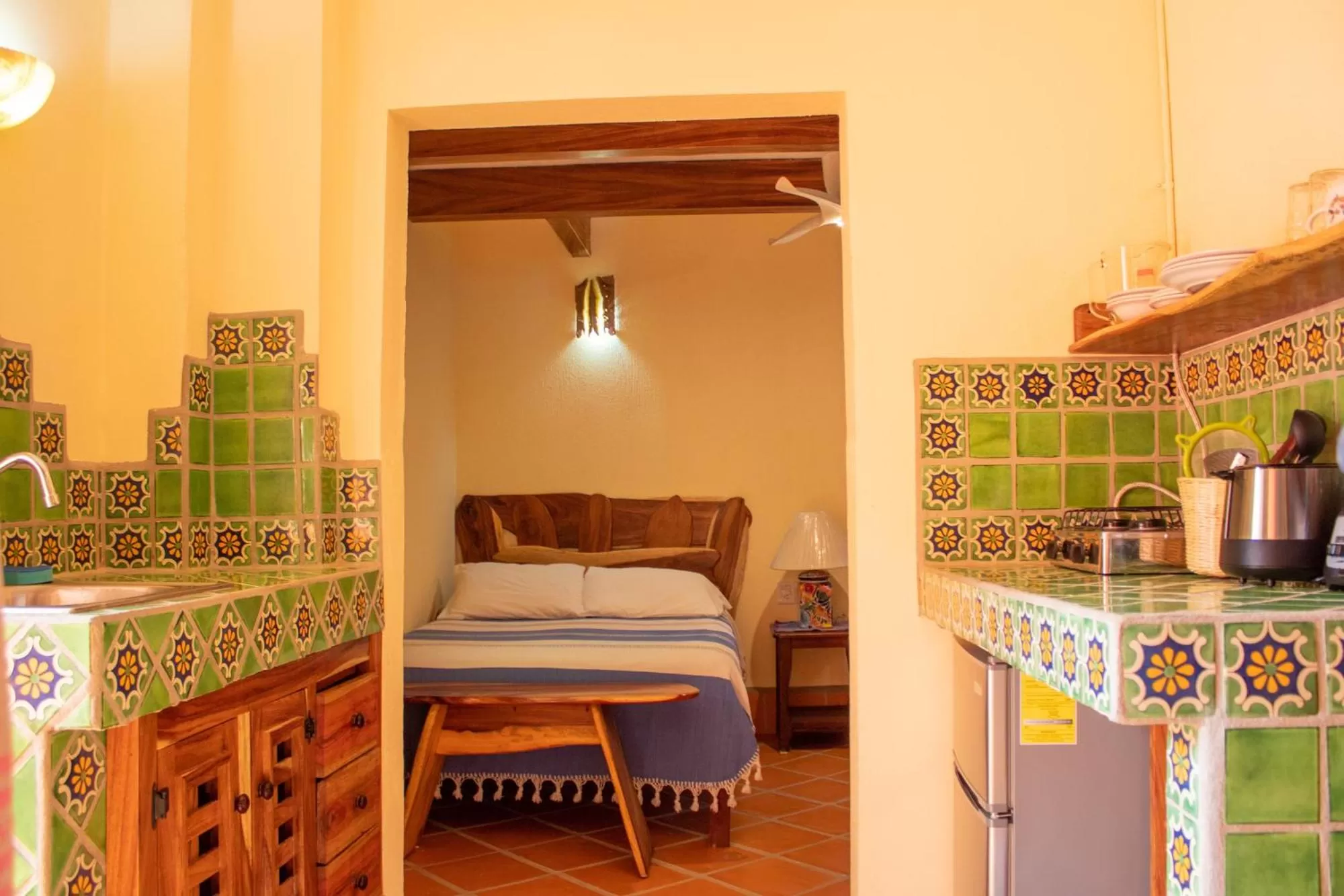 Kitchen or kitchenette, Bed in Hotel Casamar Suites