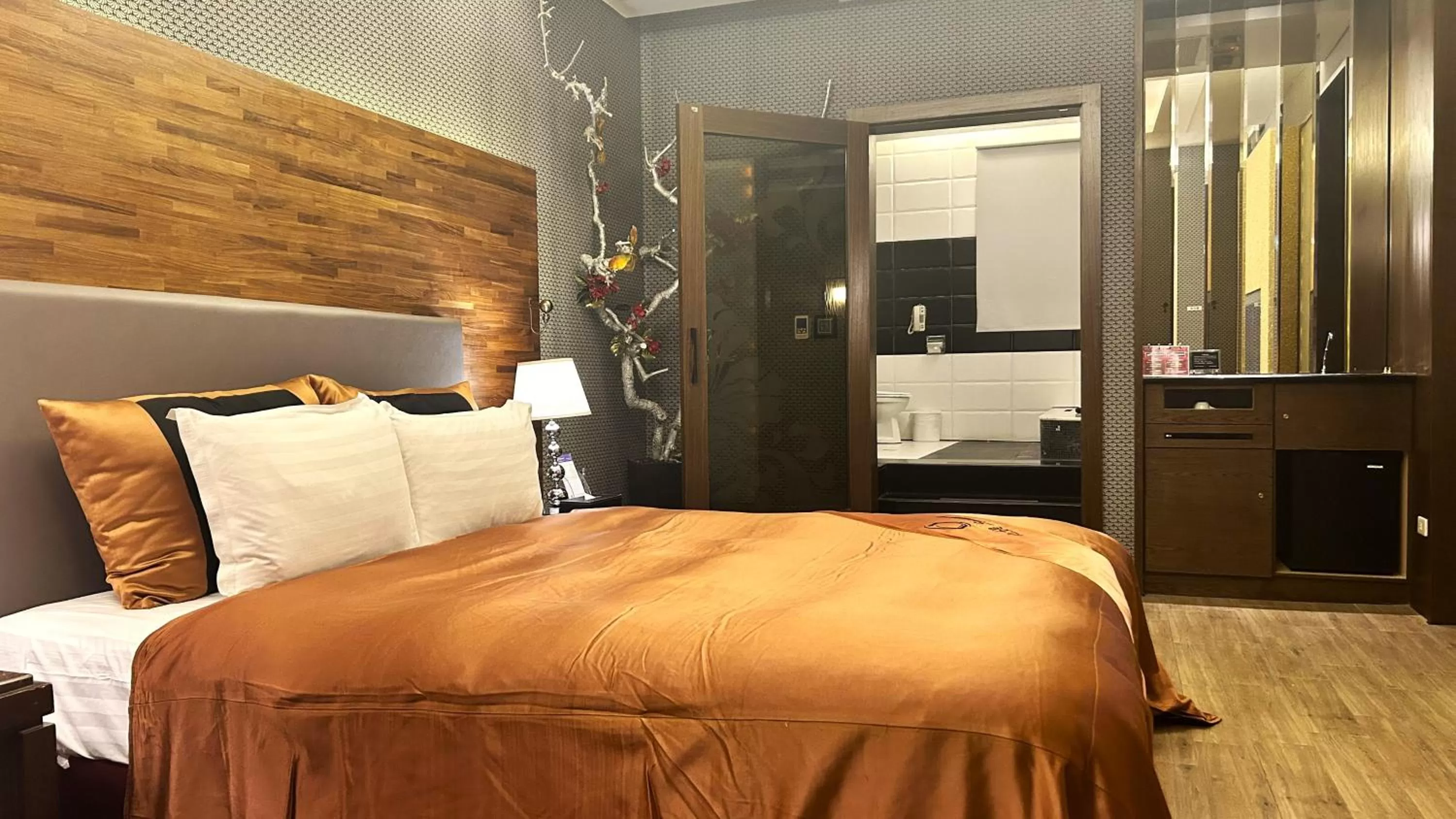 Photo of the whole room, Bed in Shining Motel