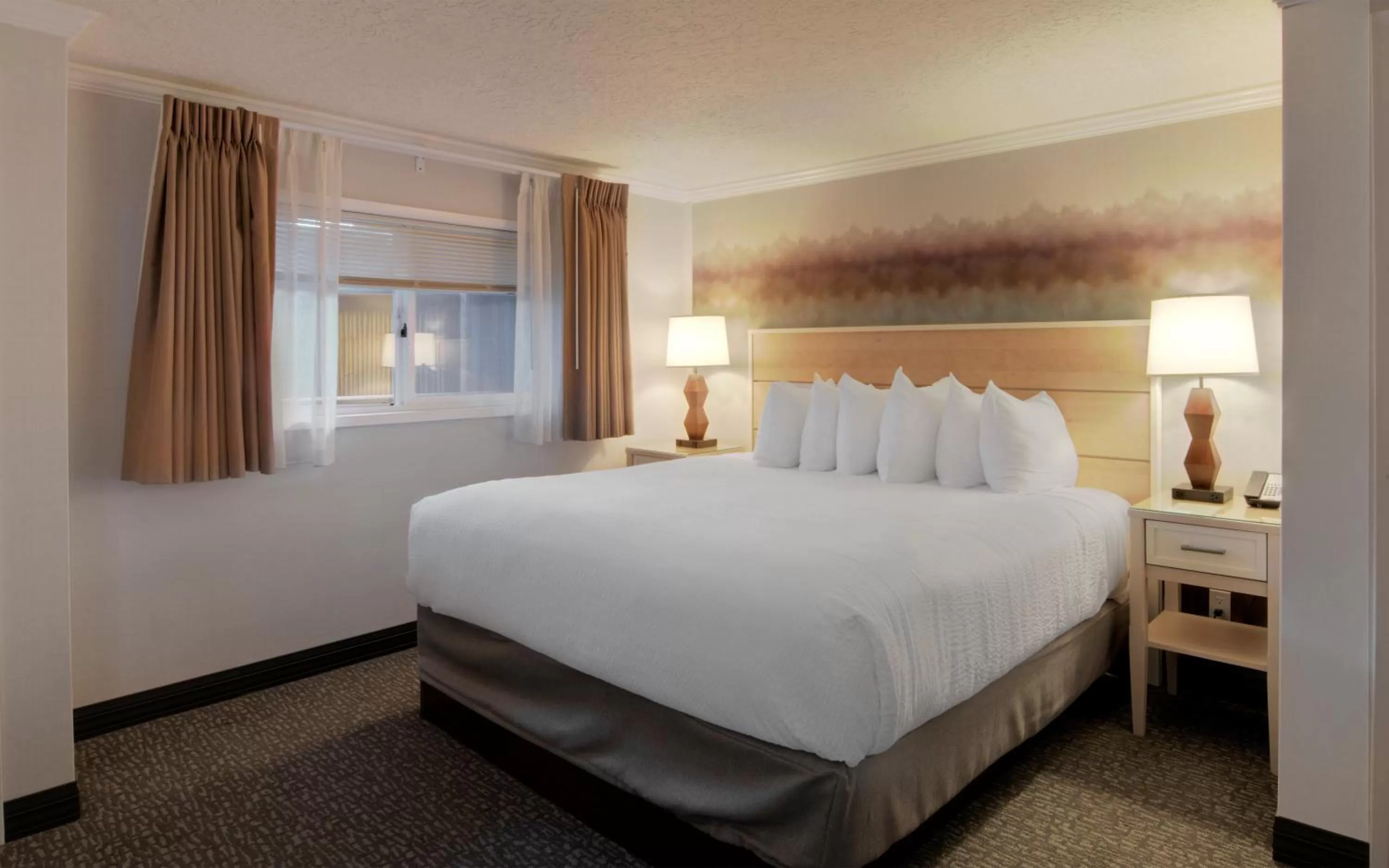 Bed in Hallmark Resort in Cannon Beach