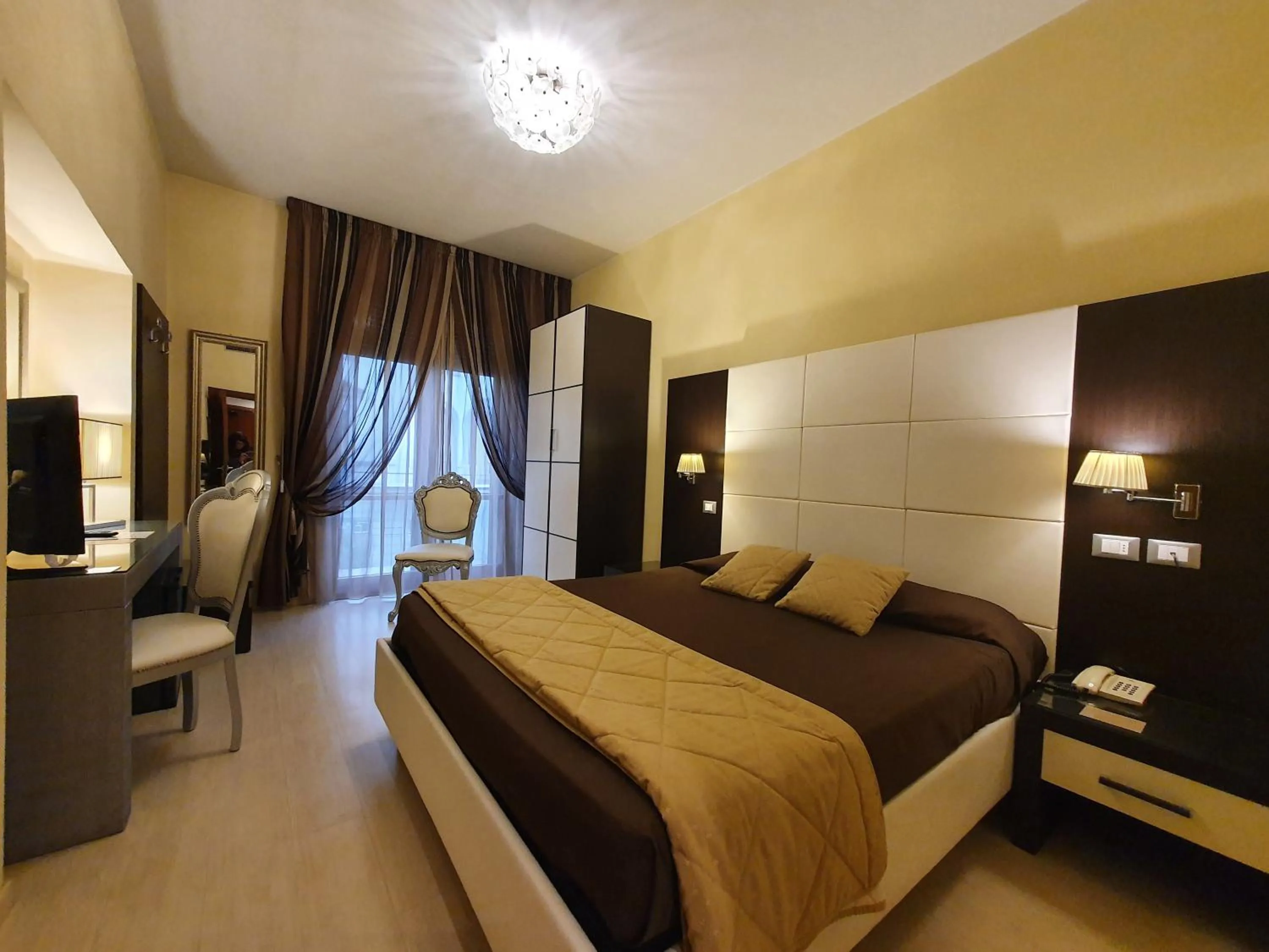 Bed in Hotel Continentale